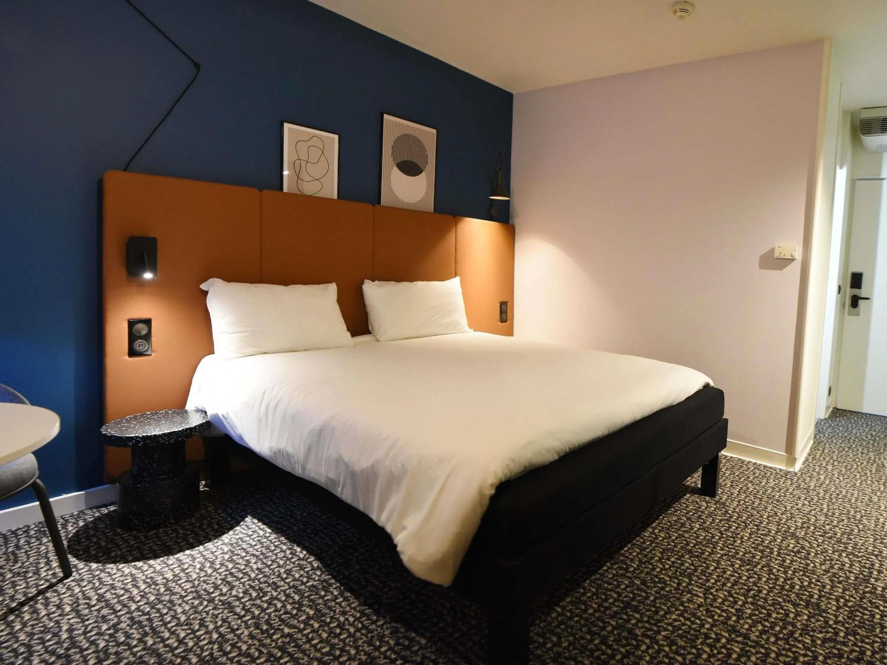 Bedroom, Bed in ibis Laval Le Relais D'Armor