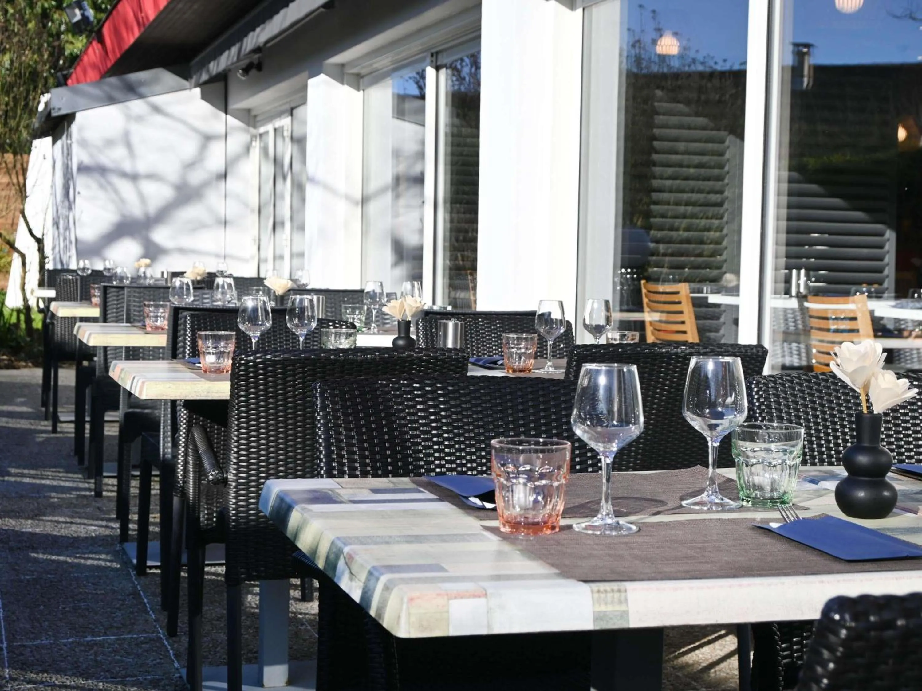 Lounge or bar in ibis Laval Le Relais D'Armor