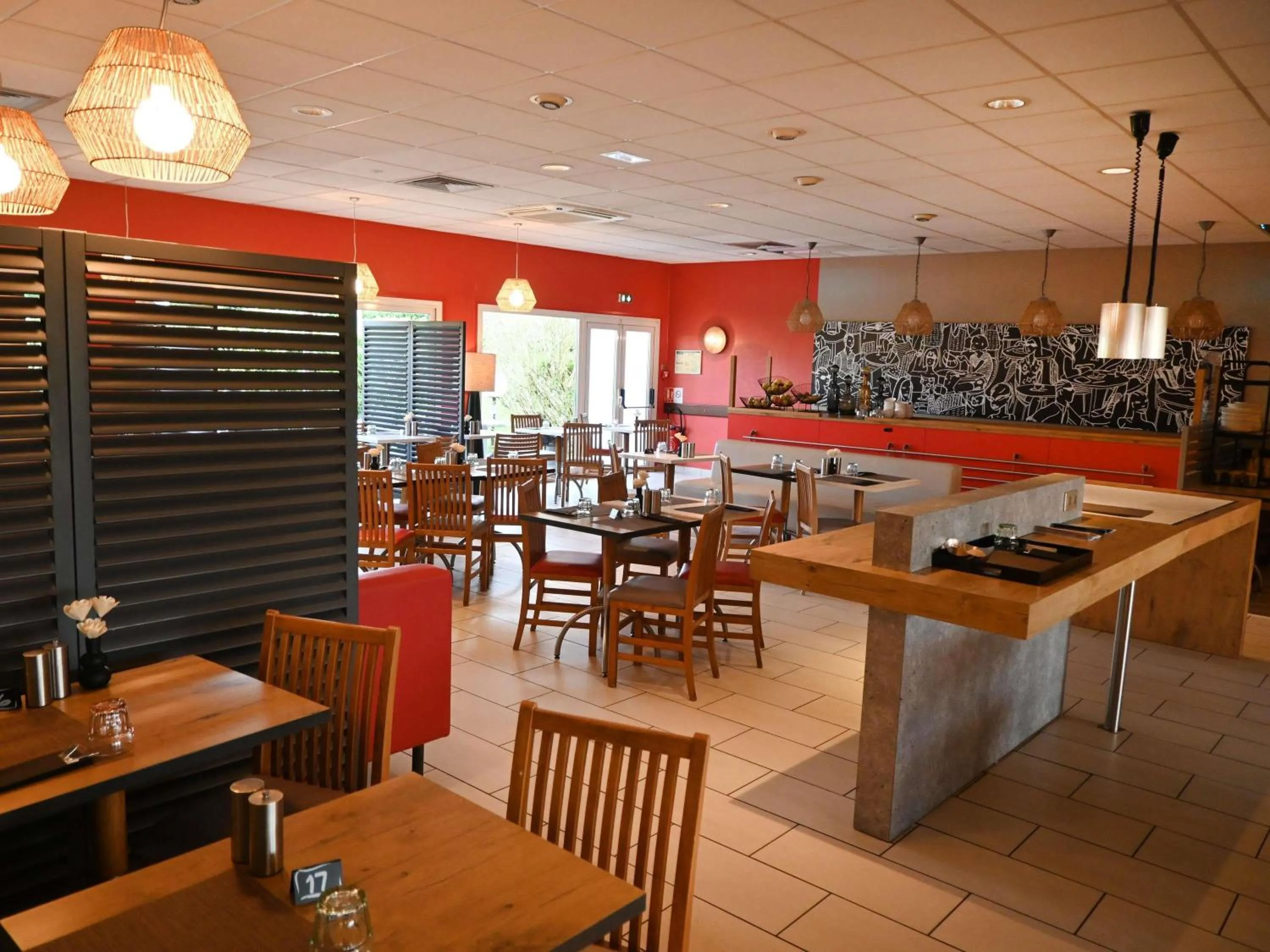 Restaurant/places to eat in ibis Laval Le Relais D'Armor