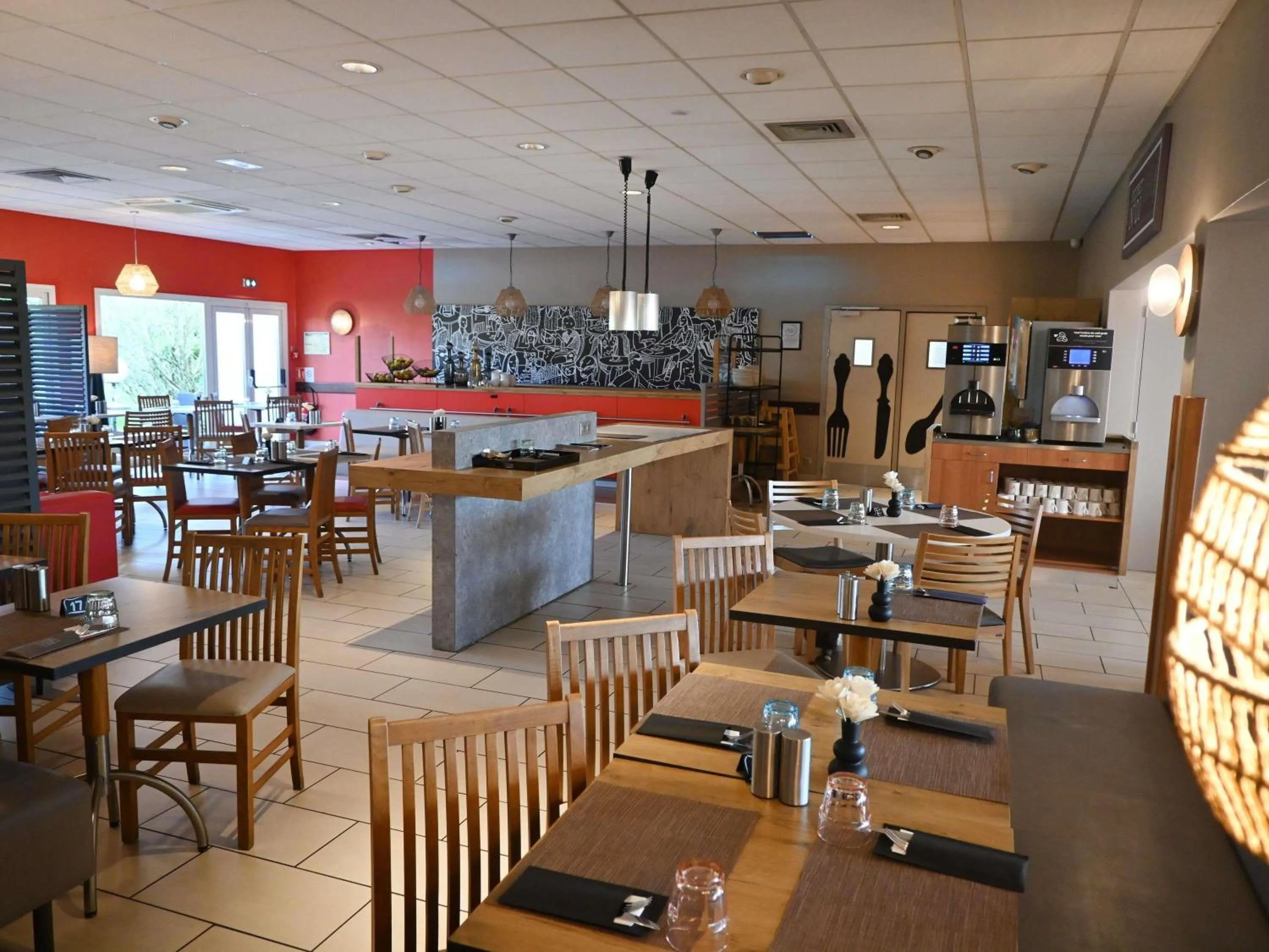Restaurant/places to eat in ibis Laval Le Relais D'Armor