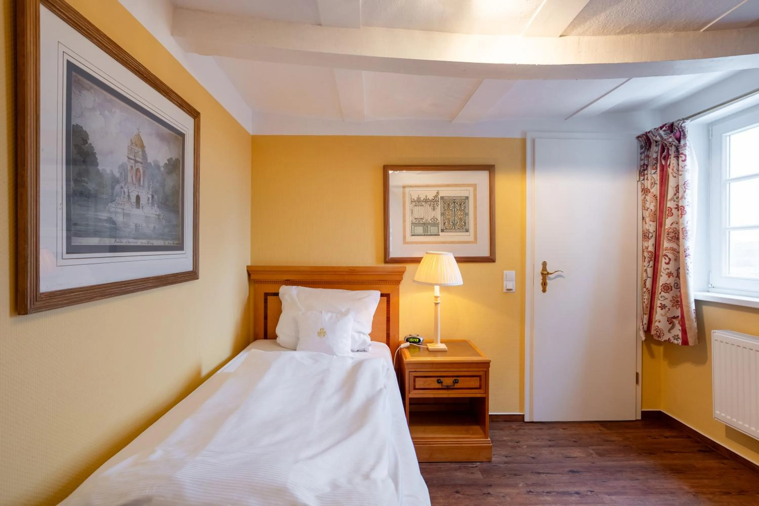 Bed in Burghotel Staufenberg