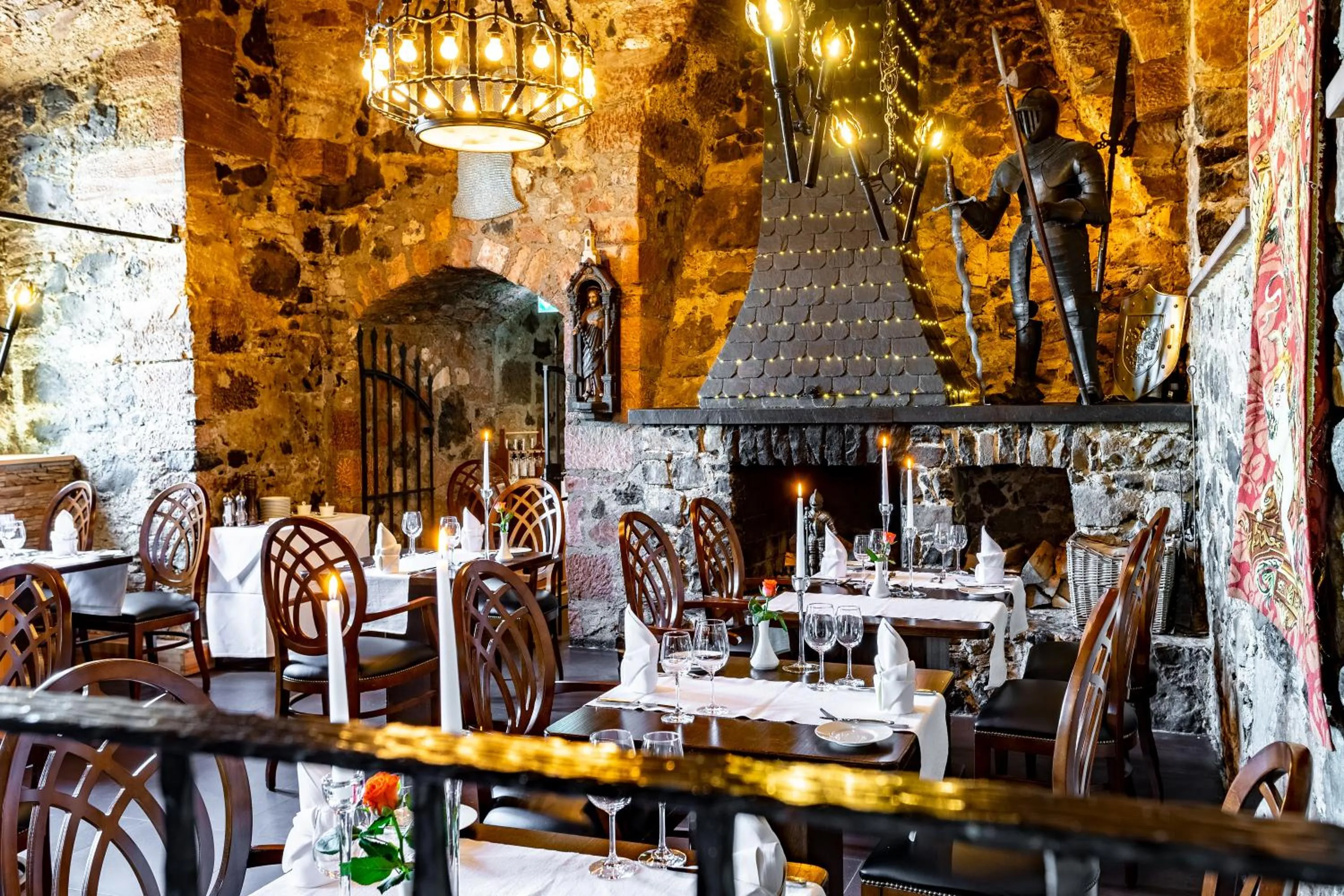 Restaurant/places to eat in Burghotel Staufenberg