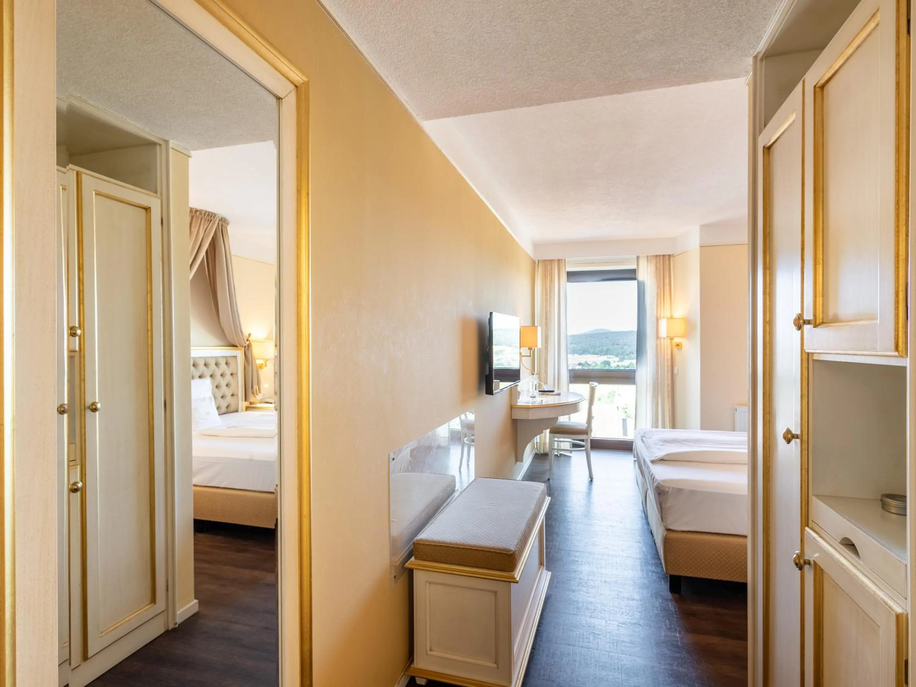 Photo of the whole room, Bed in Burghotel Staufenberg