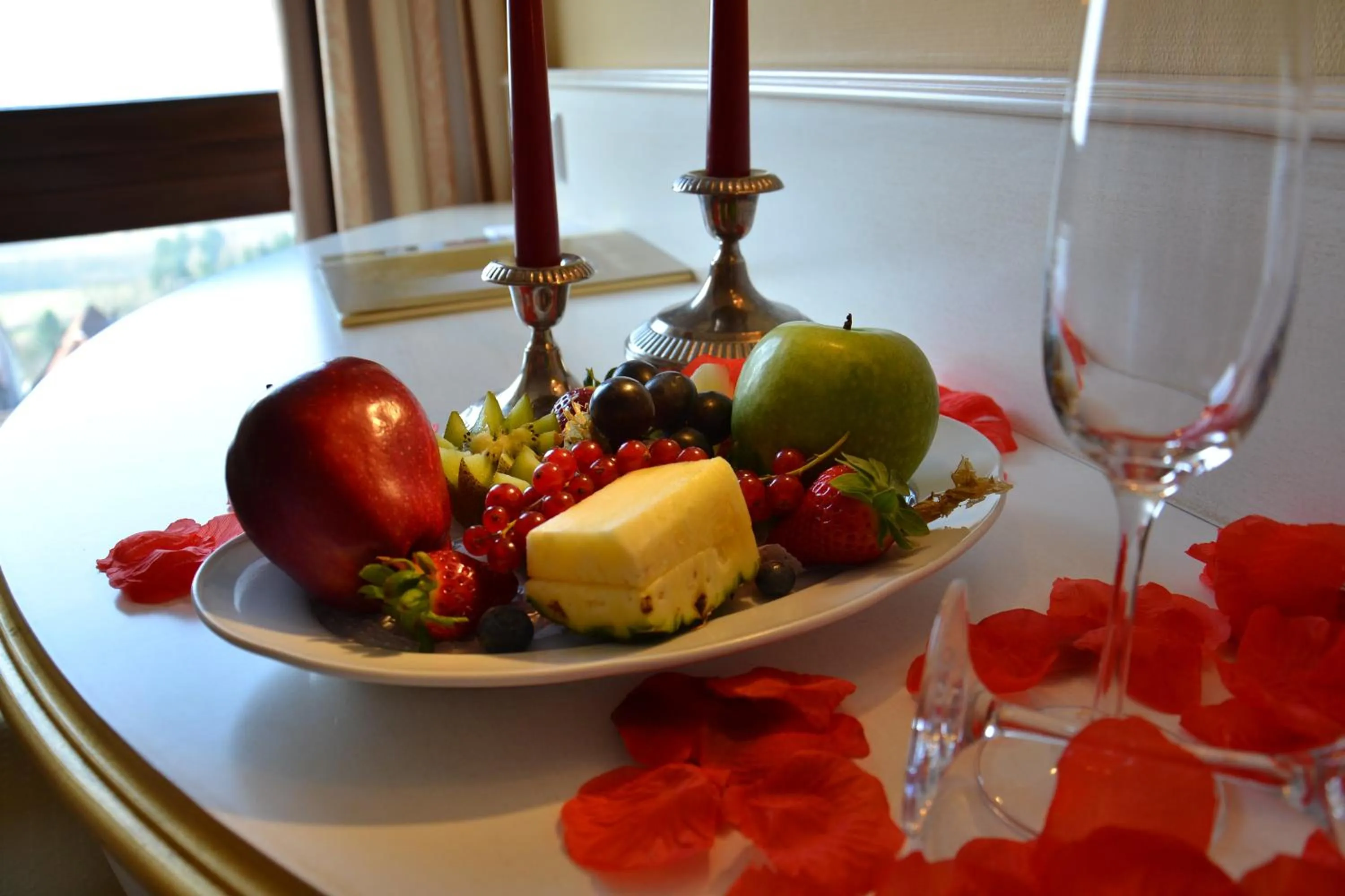 Photo of the whole room in Burghotel Staufenberg