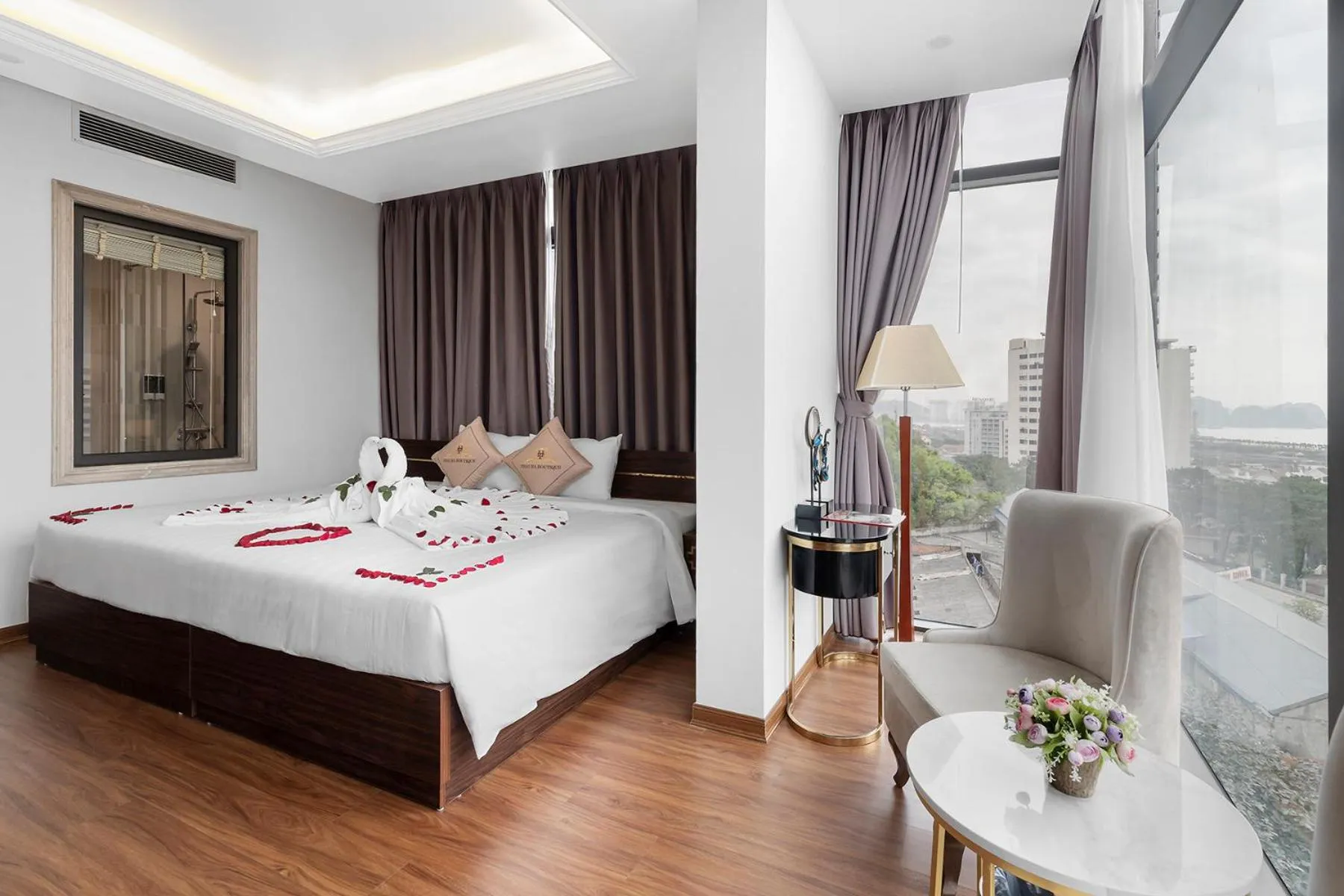 Photo of the whole room, Bed in Thai Ha Boutique Hotel