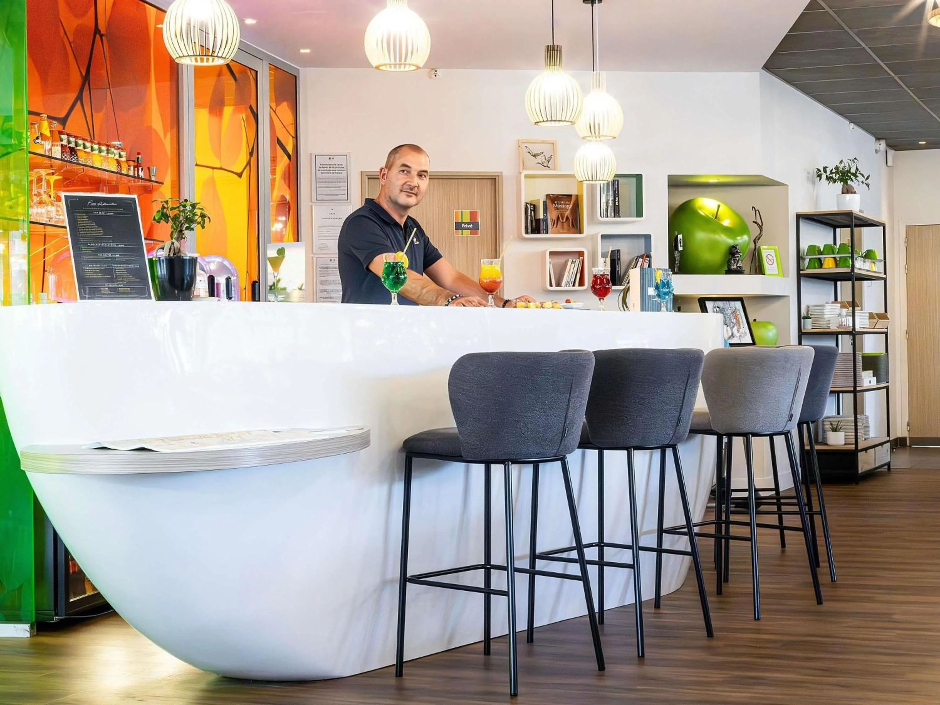 Lounge or bar in ibis Styles Troyes Centre