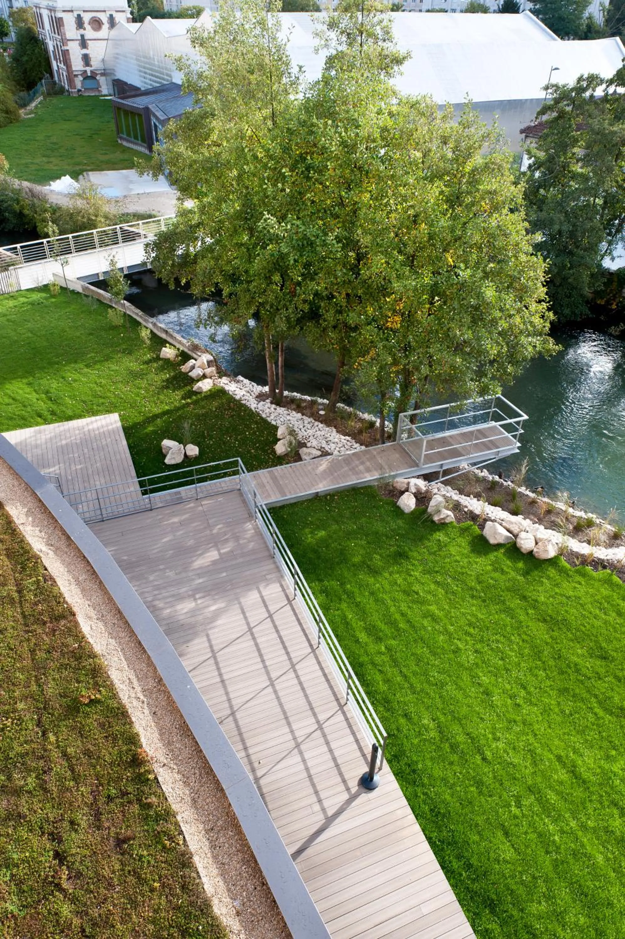 Garden view in ibis Styles Troyes Centre