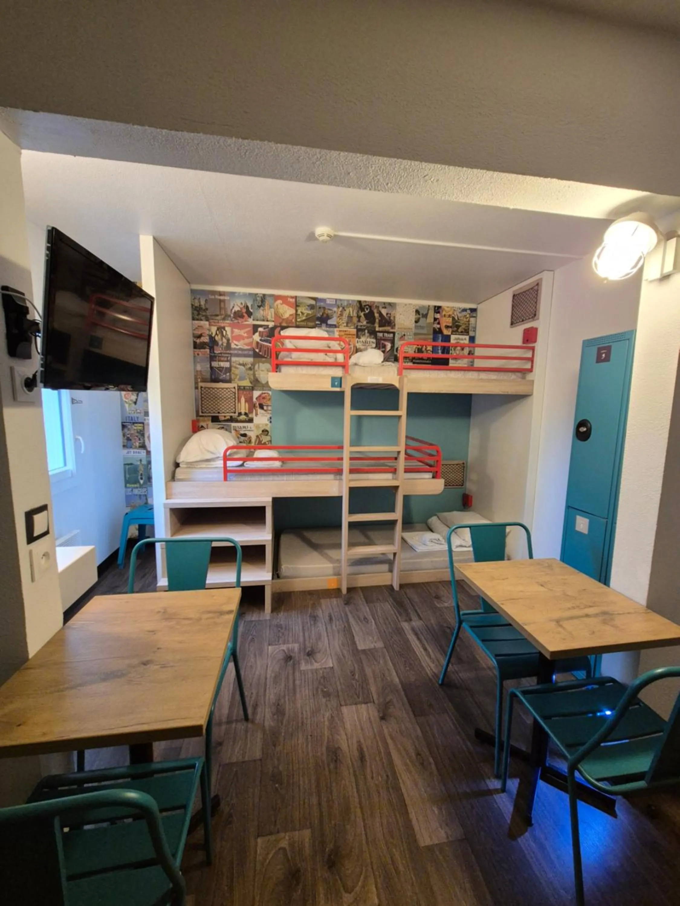 Bed in hotelF1 Moret Fontainebleau