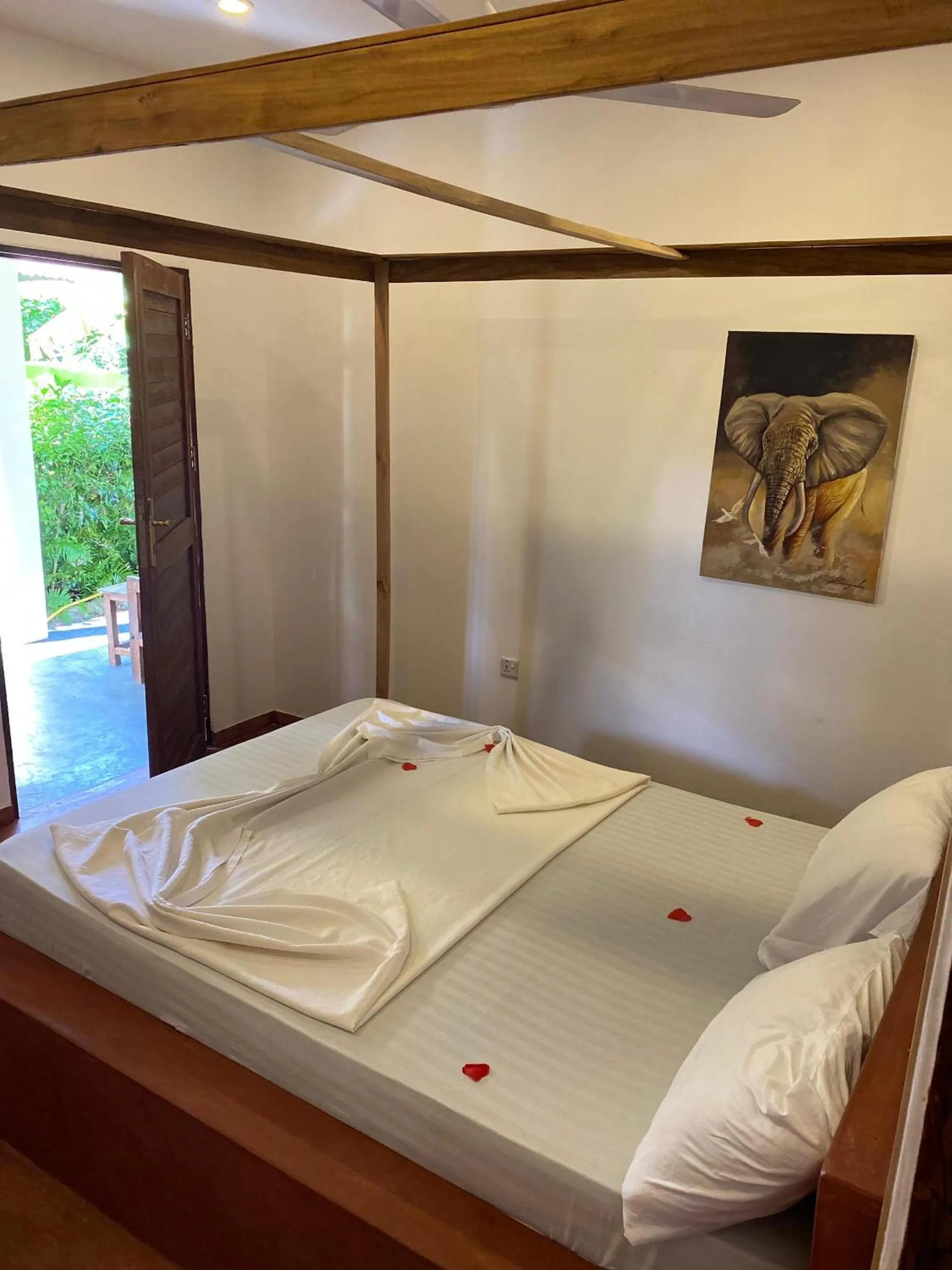 Bedroom, Bed in Shamba Village