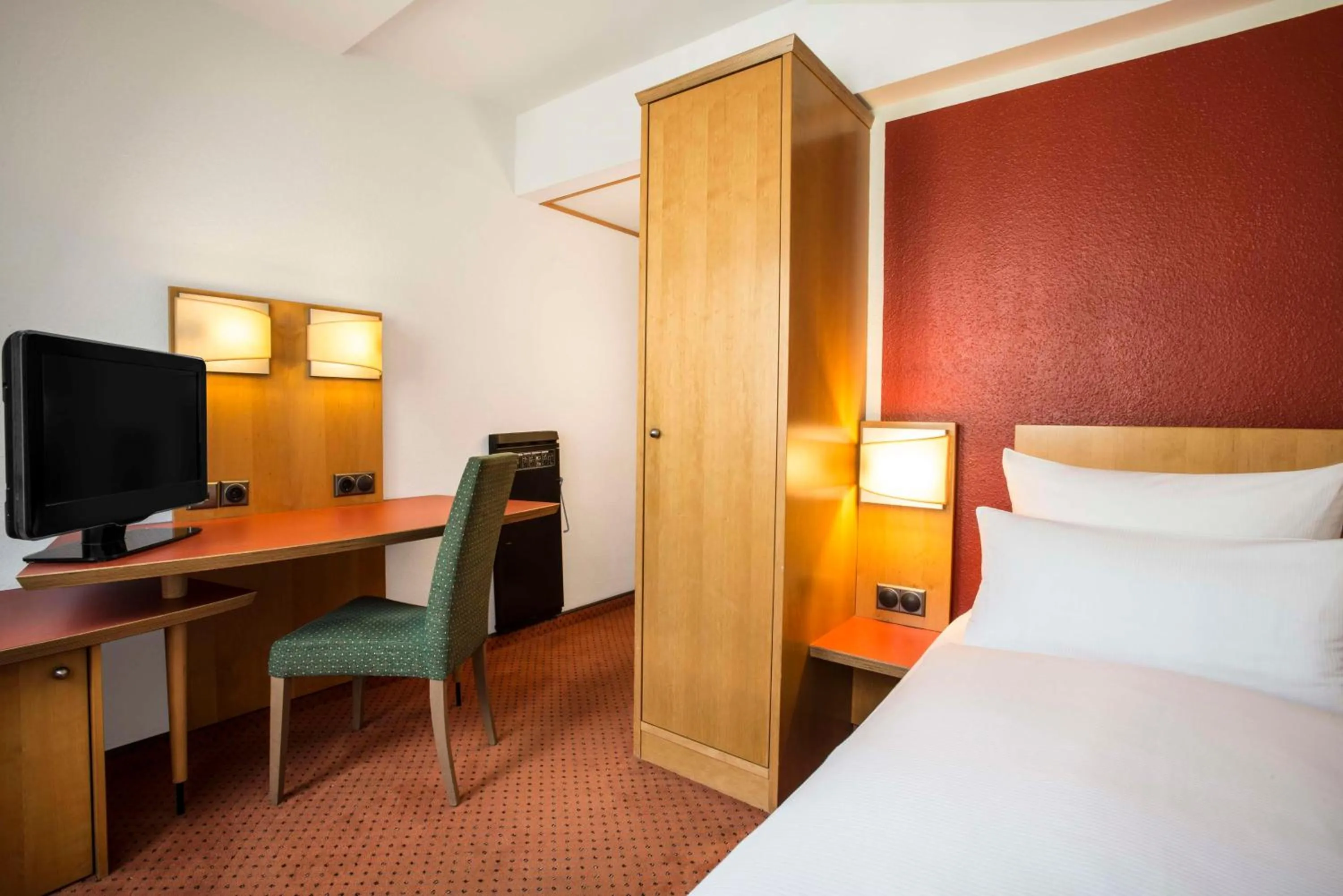 Bedroom, Bed in NH Berlin City Ost