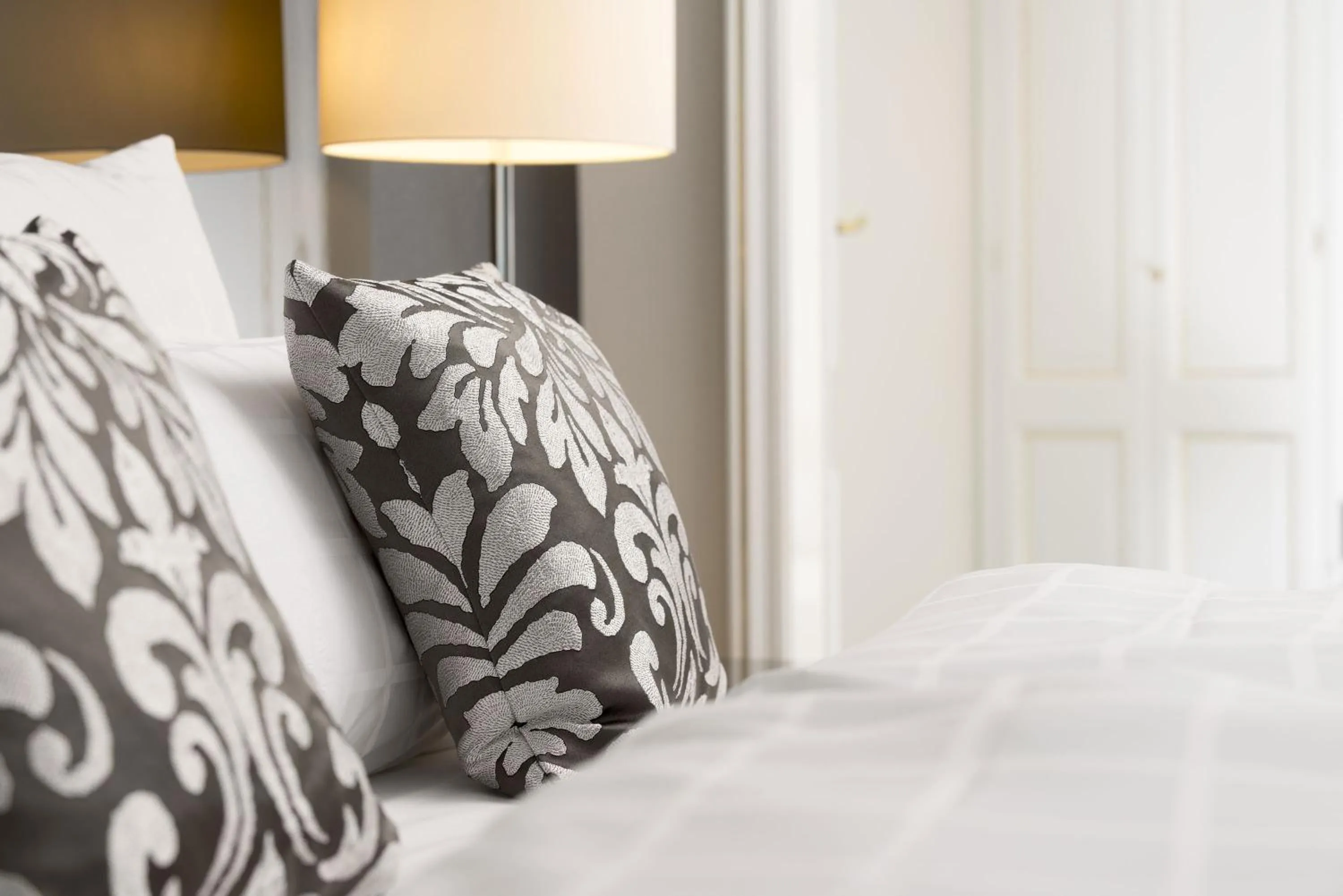 Bedroom, Bed in Maritim Hotel Bonn