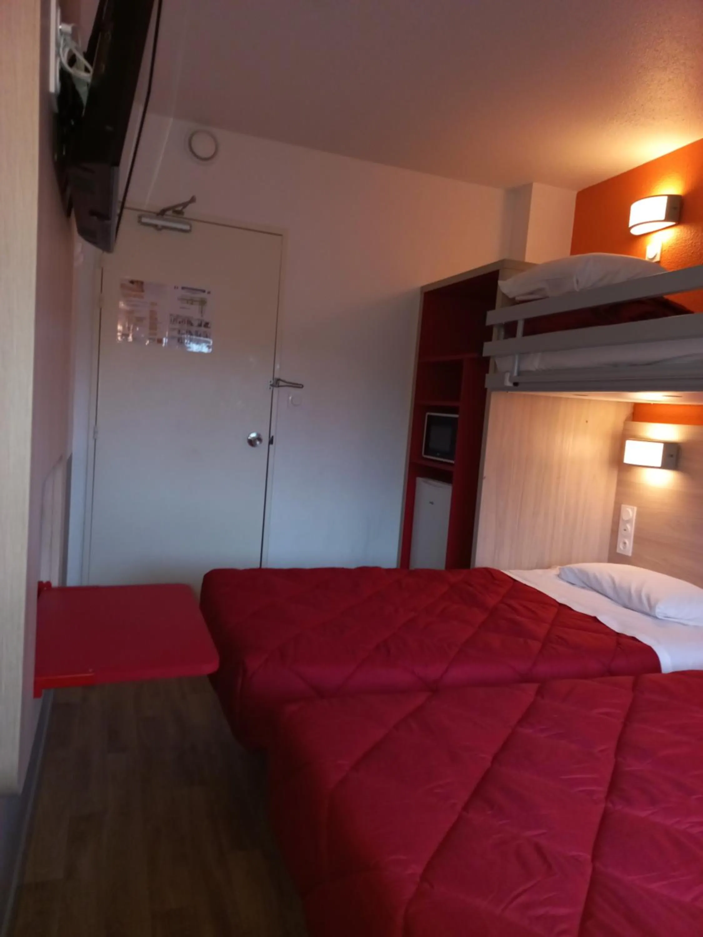 Toilet, Bed in Premiere Classe Evry Sud - Mennecy