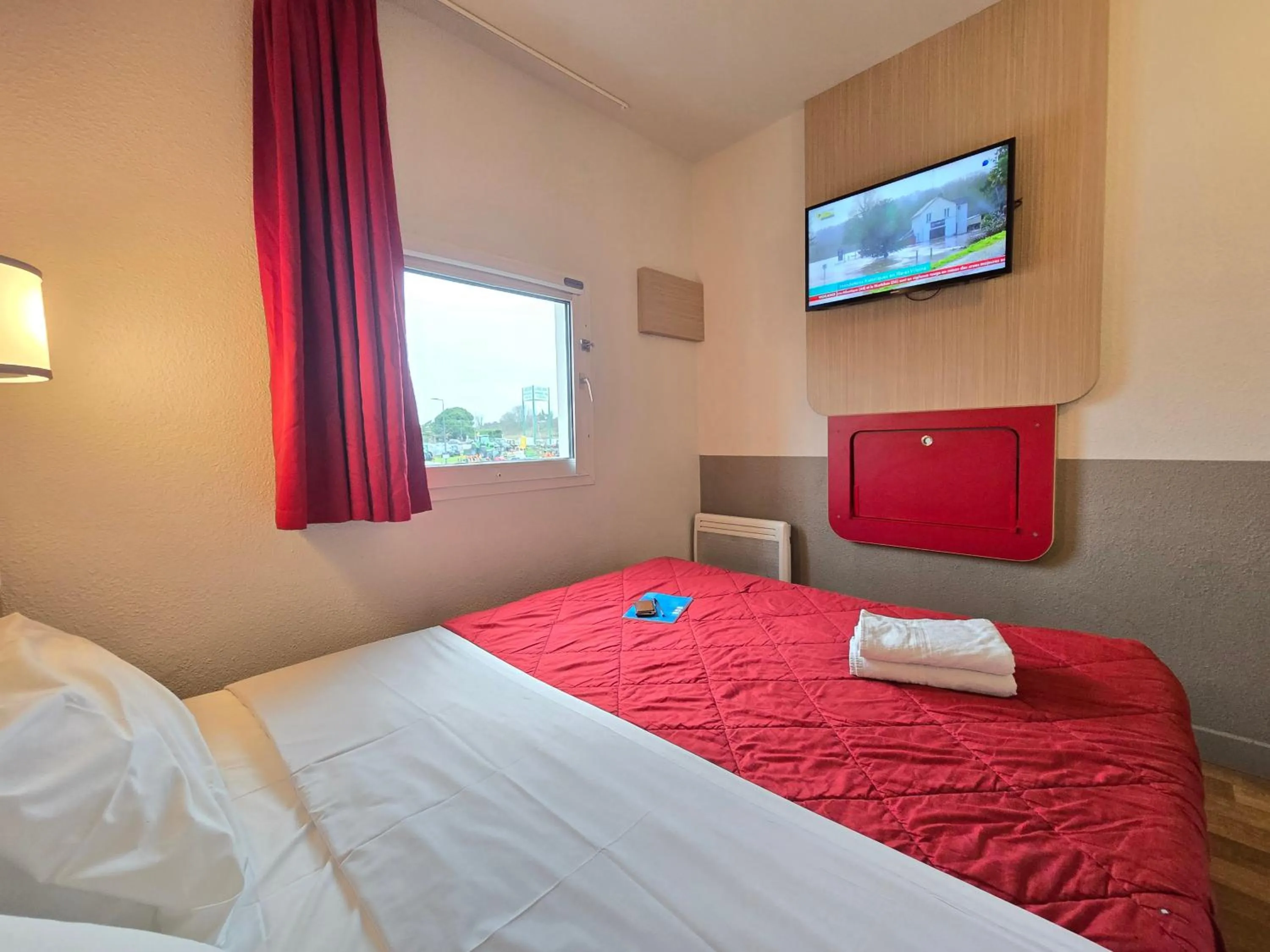 Bed in Premiere Classe Evry Sud - Mennecy