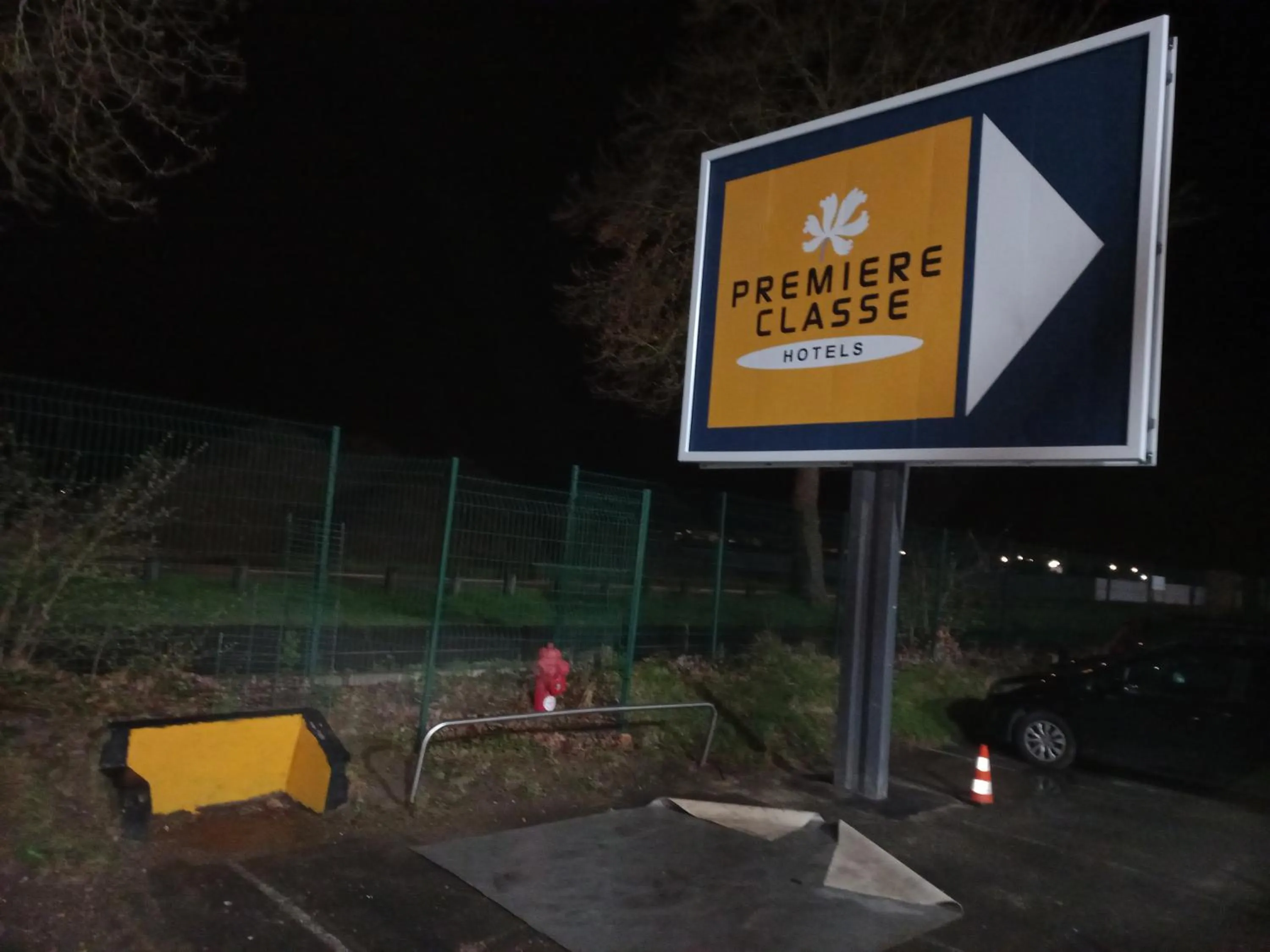 Night in Premiere Classe Evry Sud - Mennecy