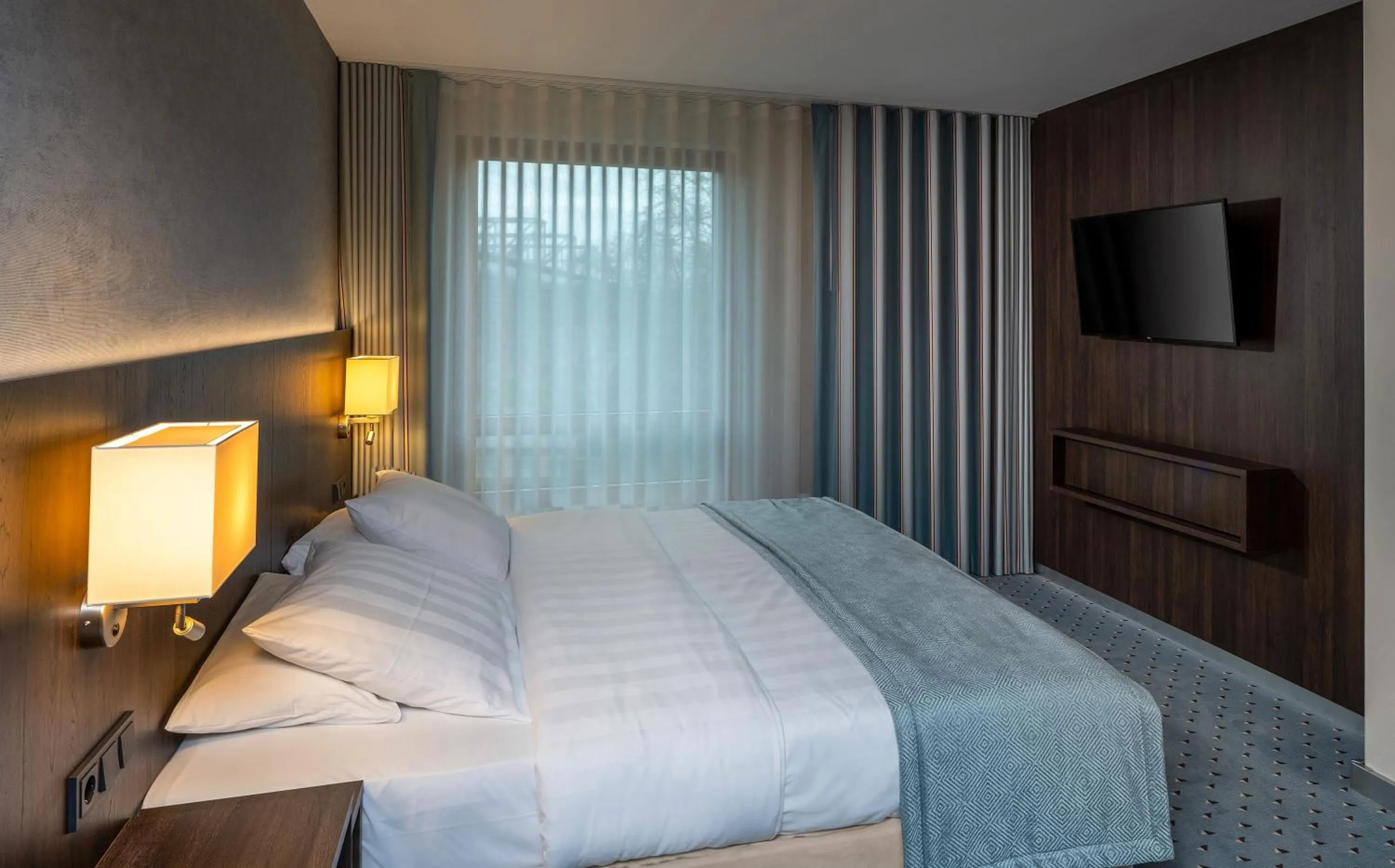 Bedroom, Bed in Maritim Hotel Bremen