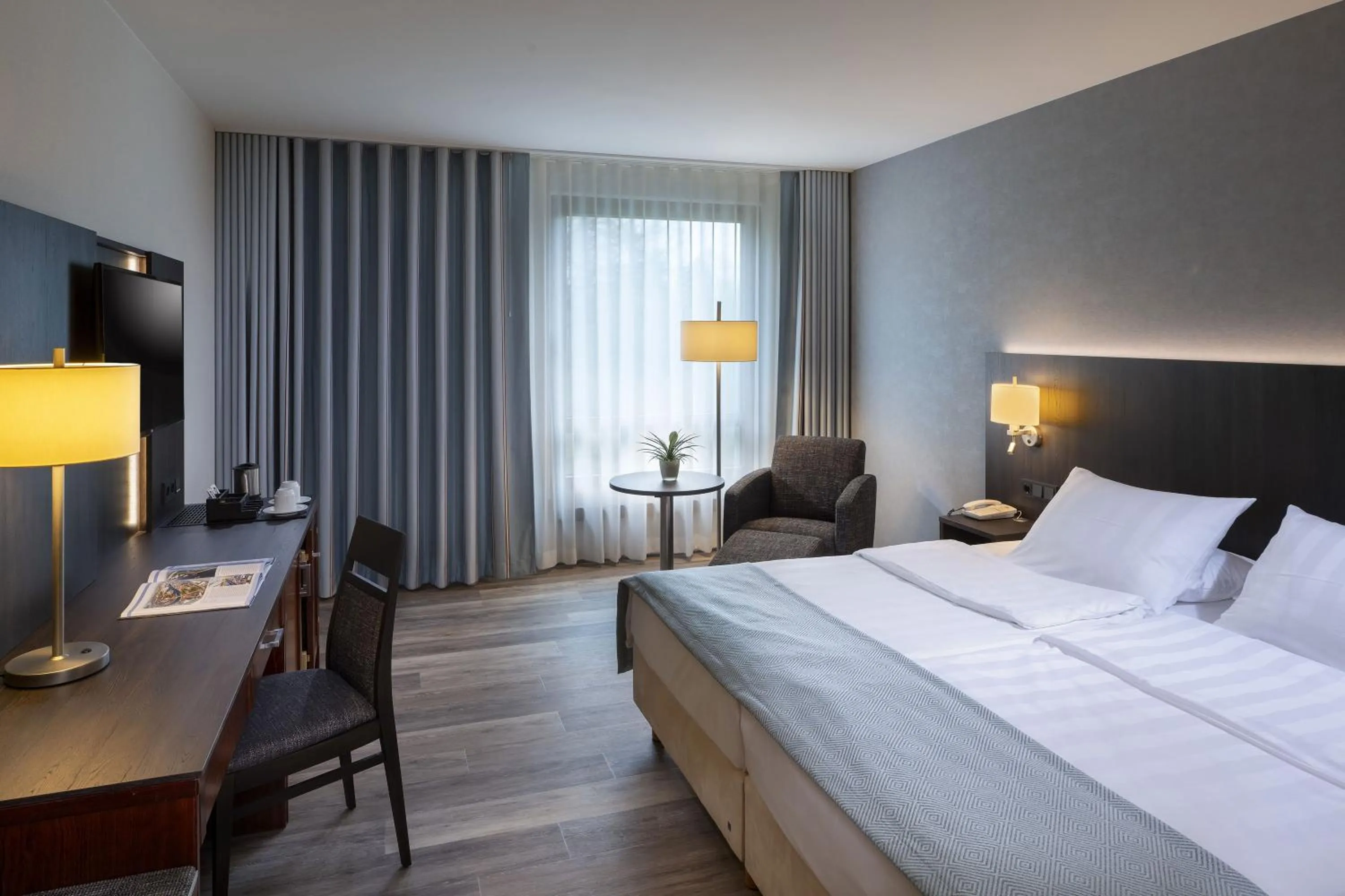 Photo of the whole room, Bed in Maritim Hotel Bremen