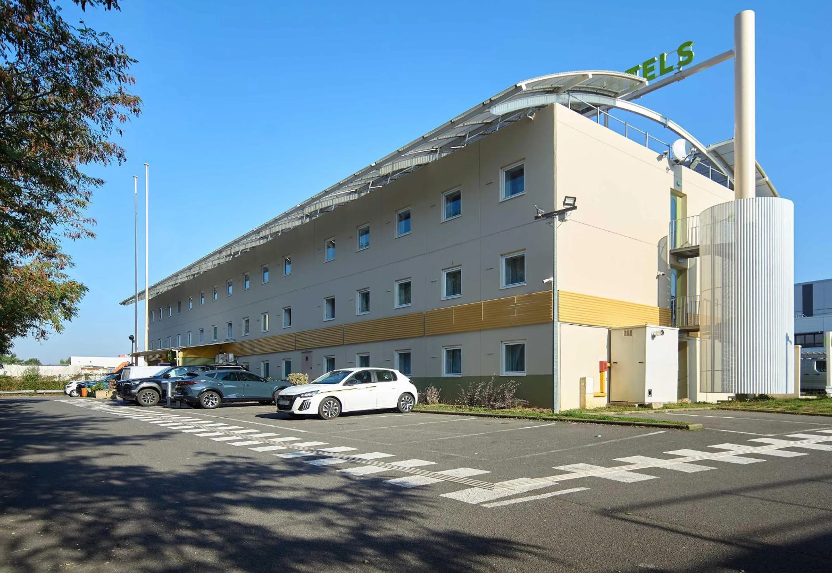 Property building in B&B HOTEL Viry-Châtillon 3 étoiles