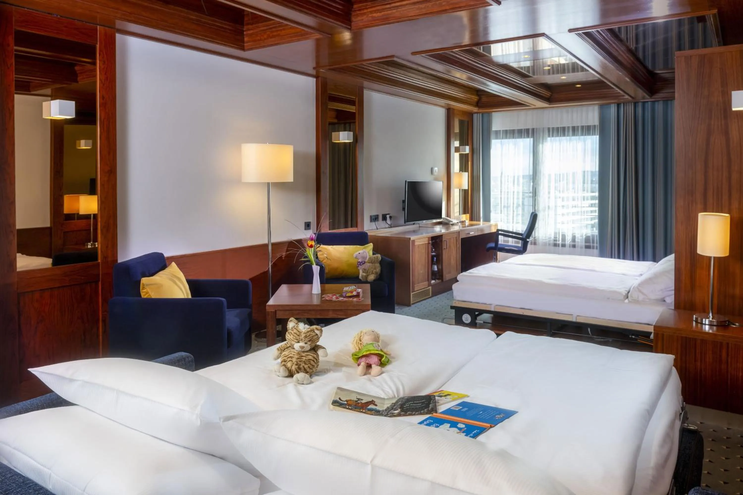 Photo of the whole room, Bed in Maritim Hotel Darmstadt