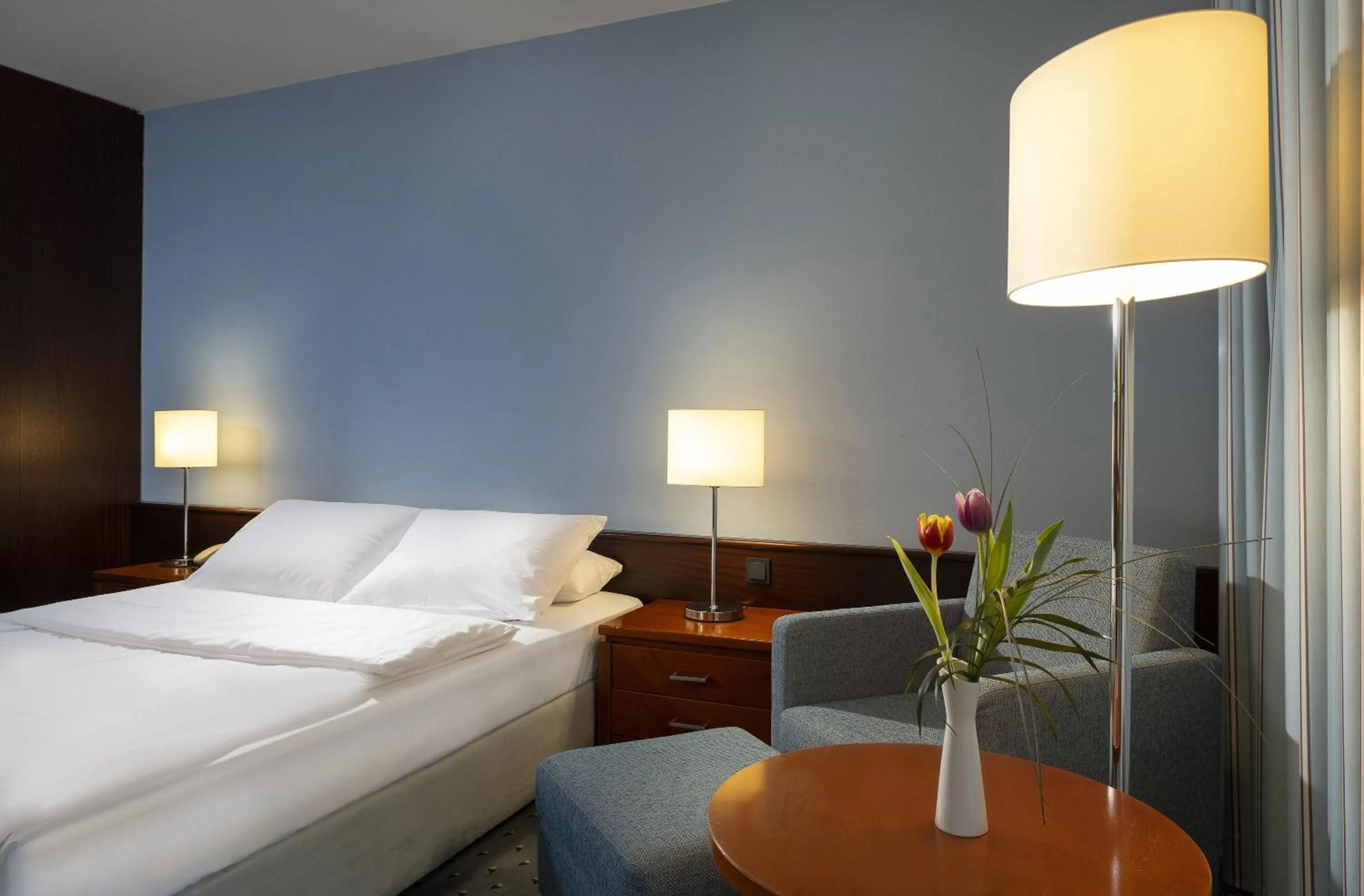 Photo of the whole room, Bed in Maritim Hotel Darmstadt