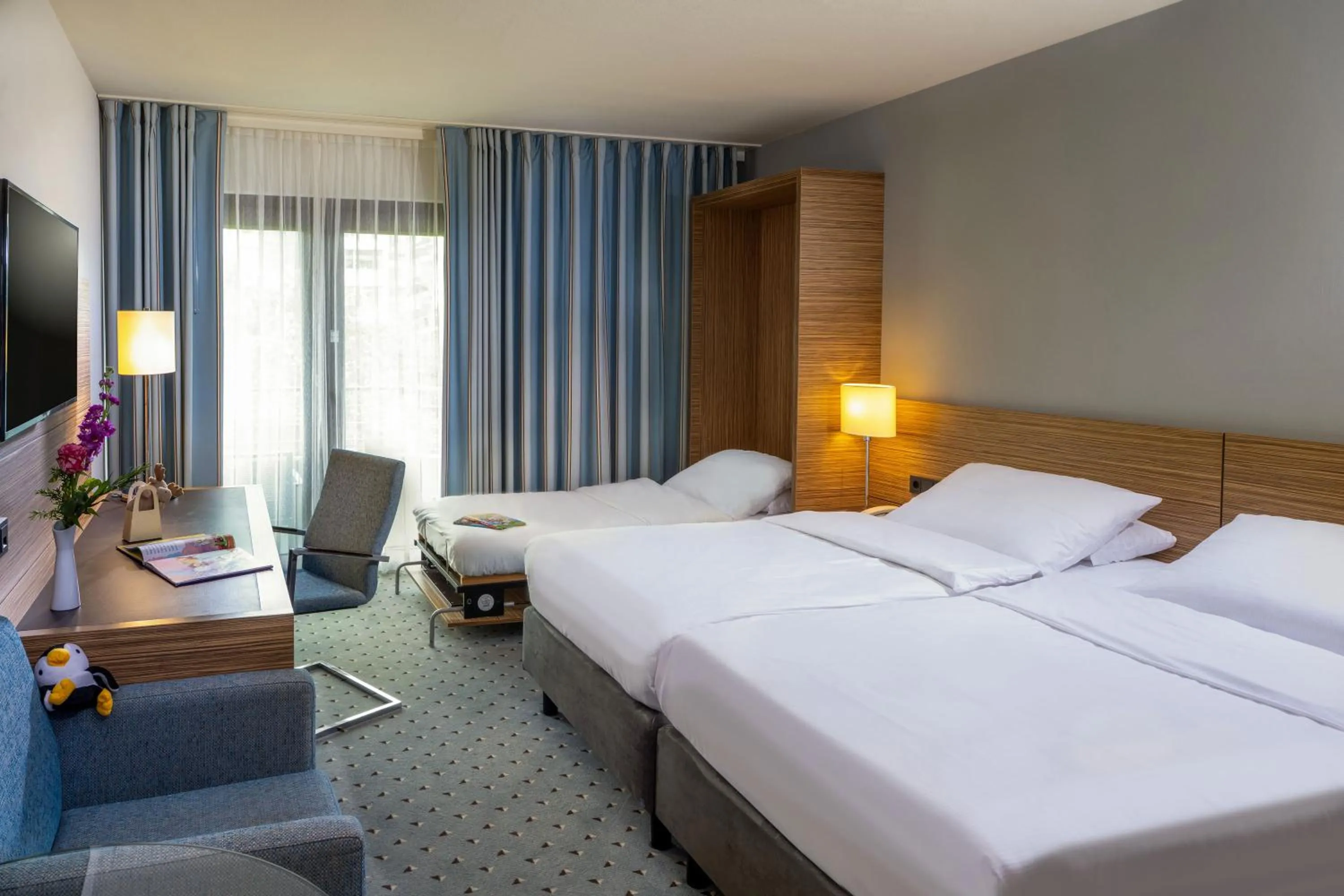 Bedroom, Bed in Maritim Hotel Darmstadt