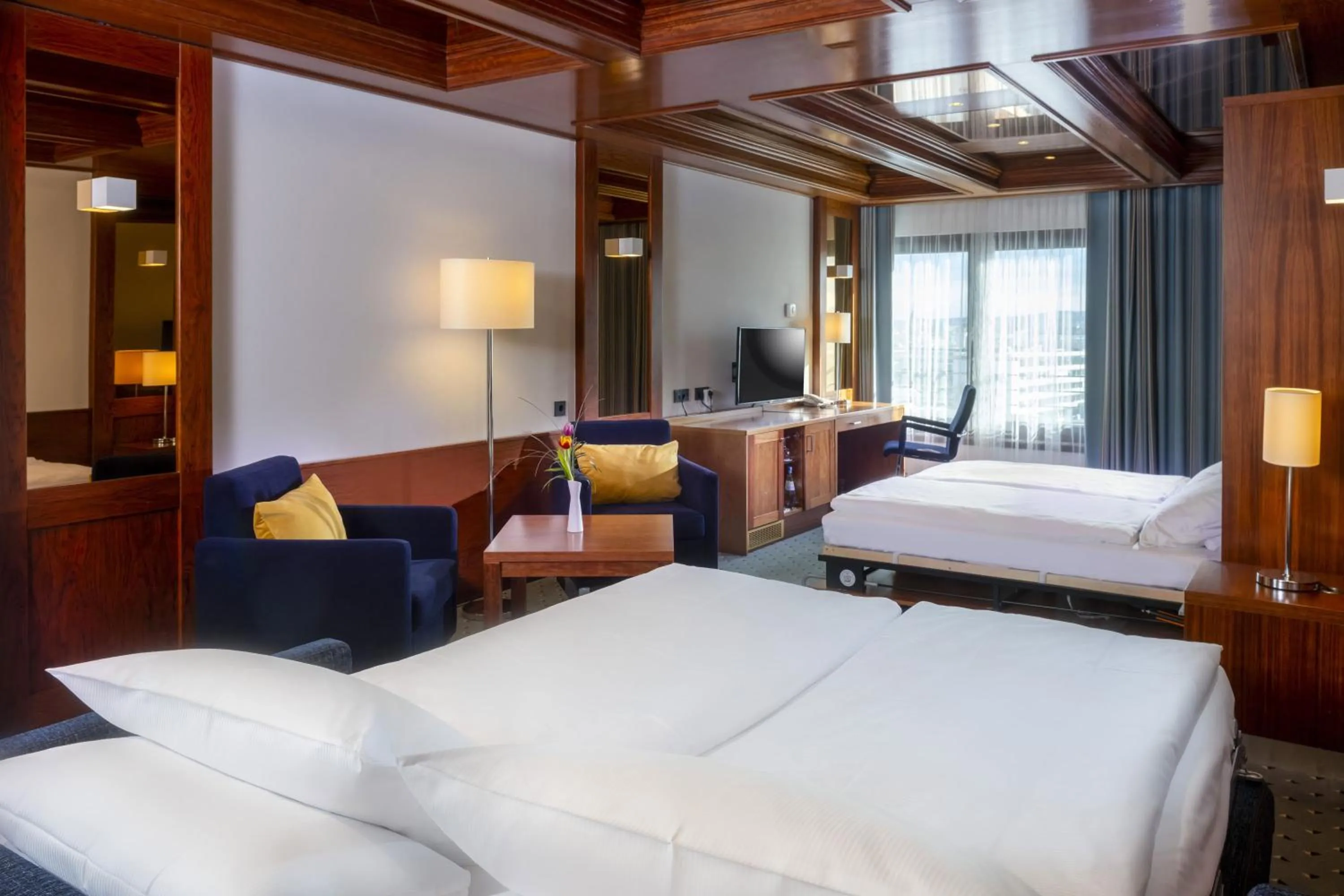 Bedroom, Bed in Maritim Hotel Darmstadt