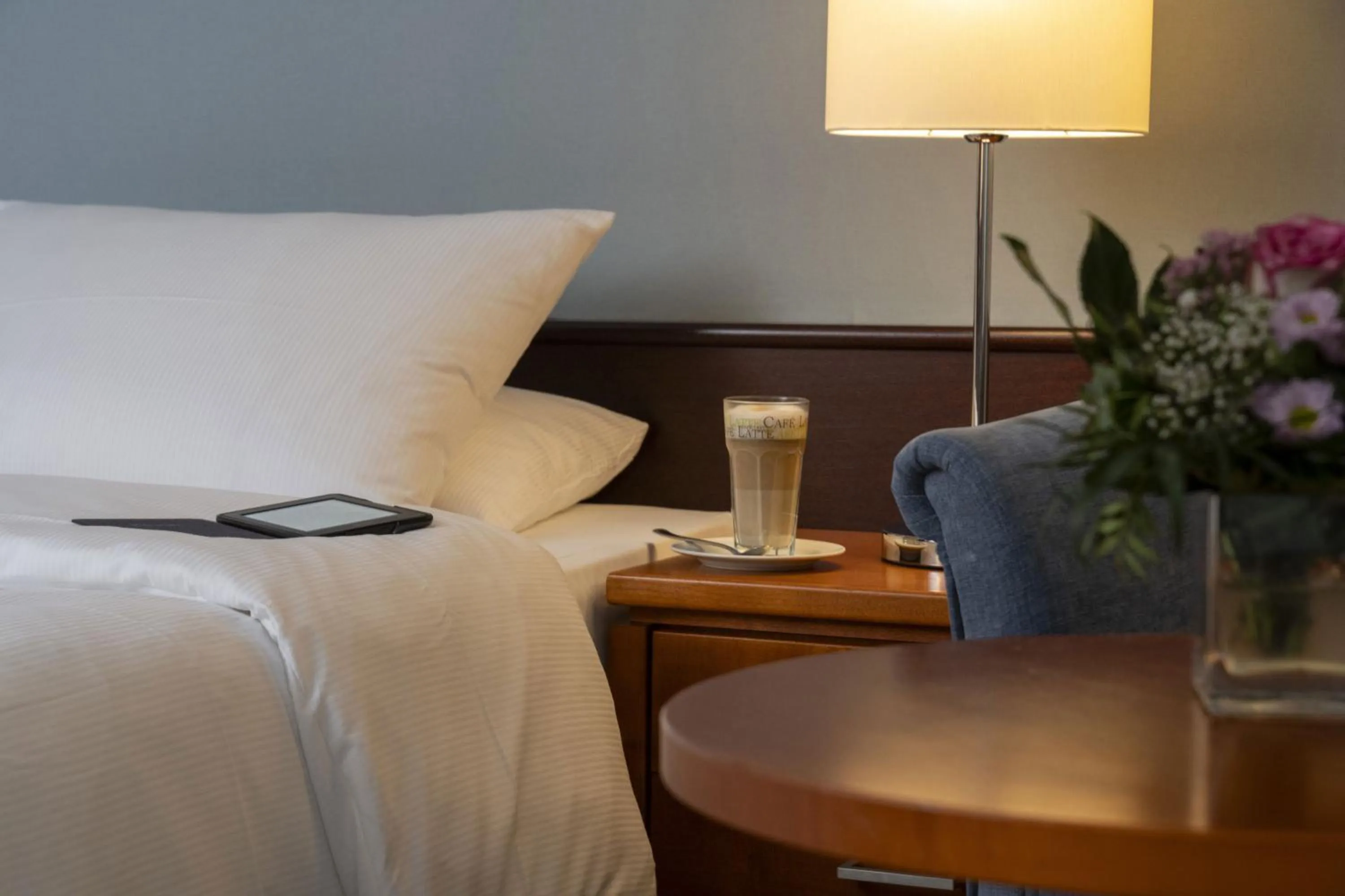 Photo of the whole room, Bed in Maritim Hotel Darmstadt