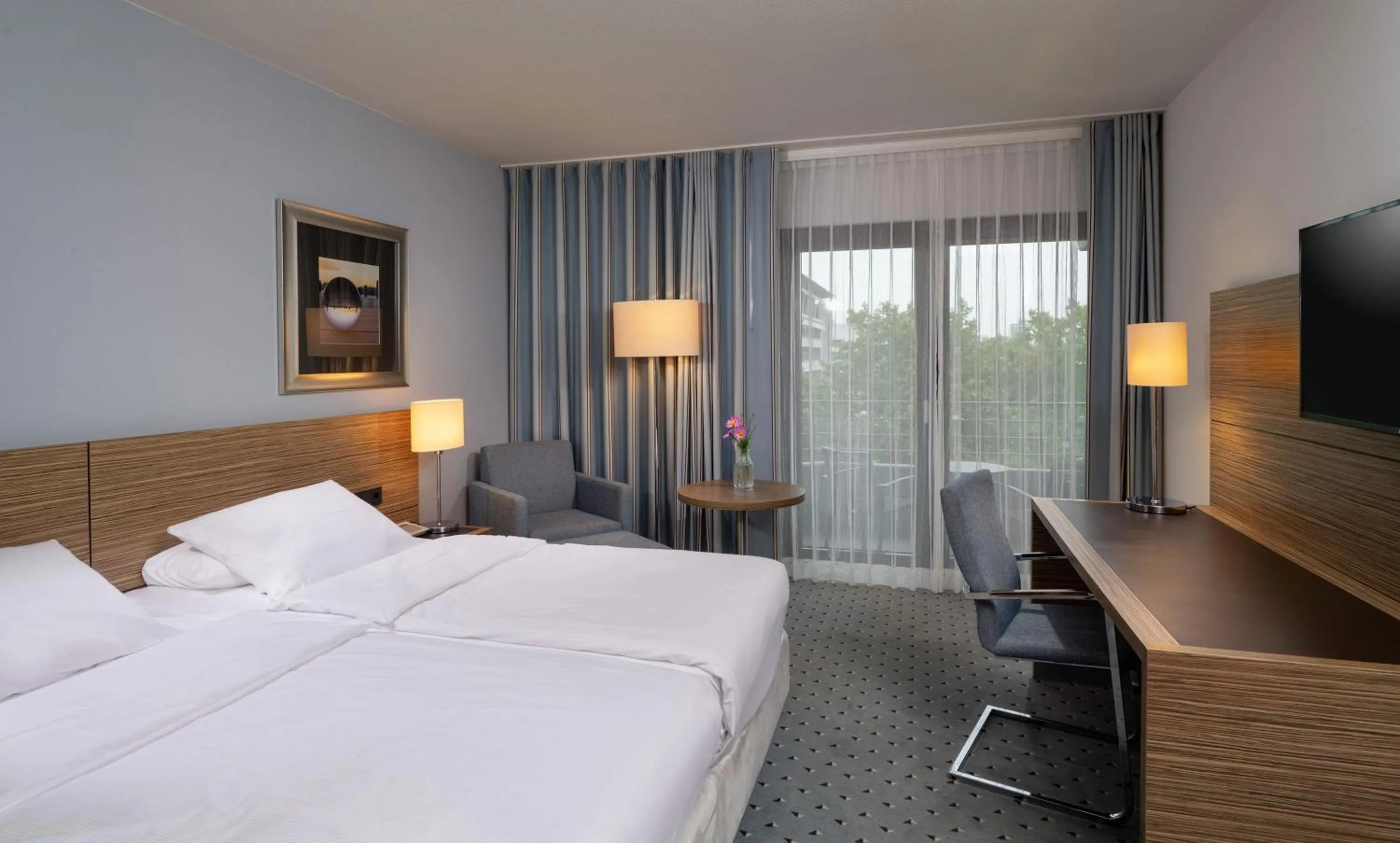 Bedroom, Bed in Maritim Hotel Darmstadt