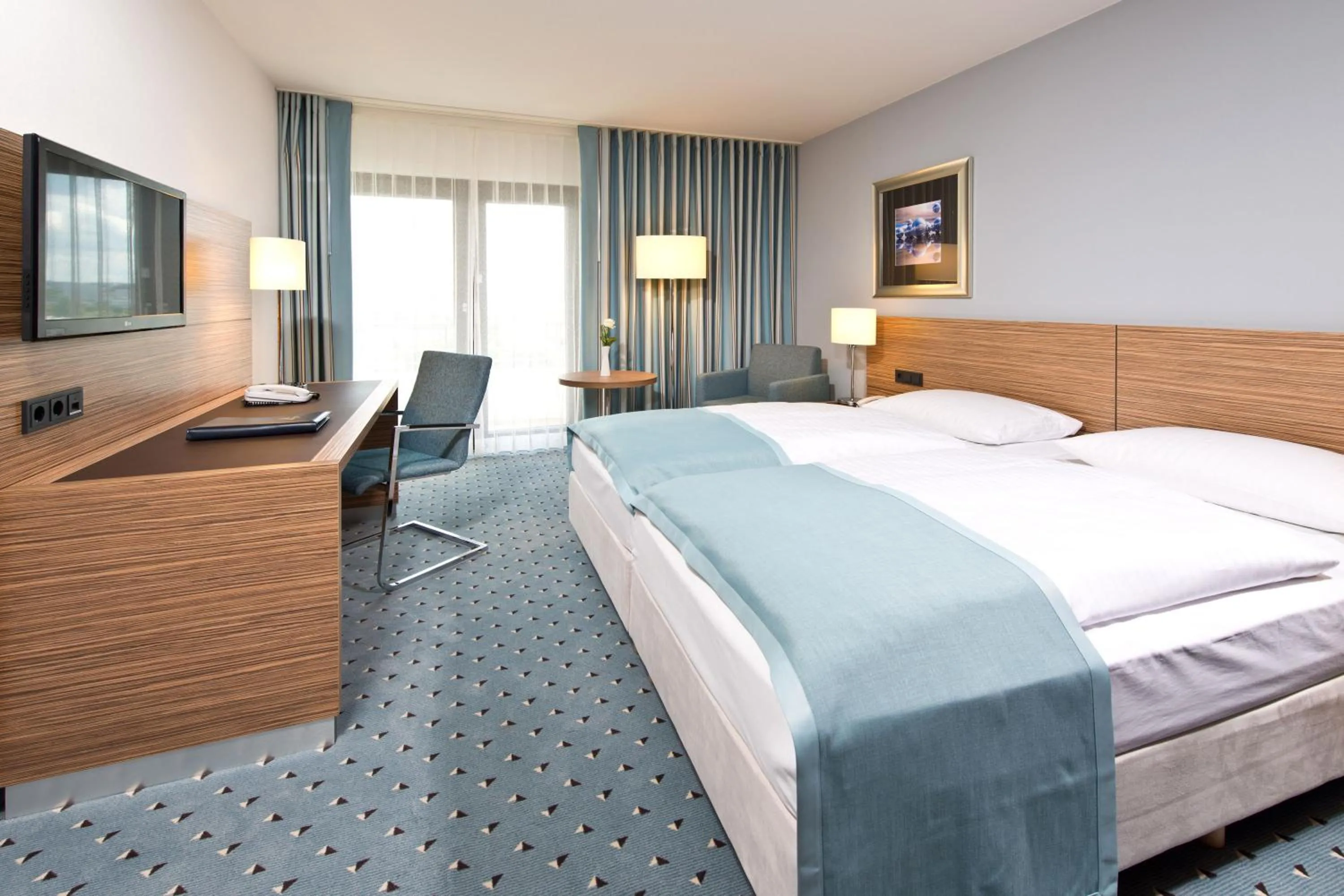 Photo of the whole room, Bed in Maritim Hotel Darmstadt