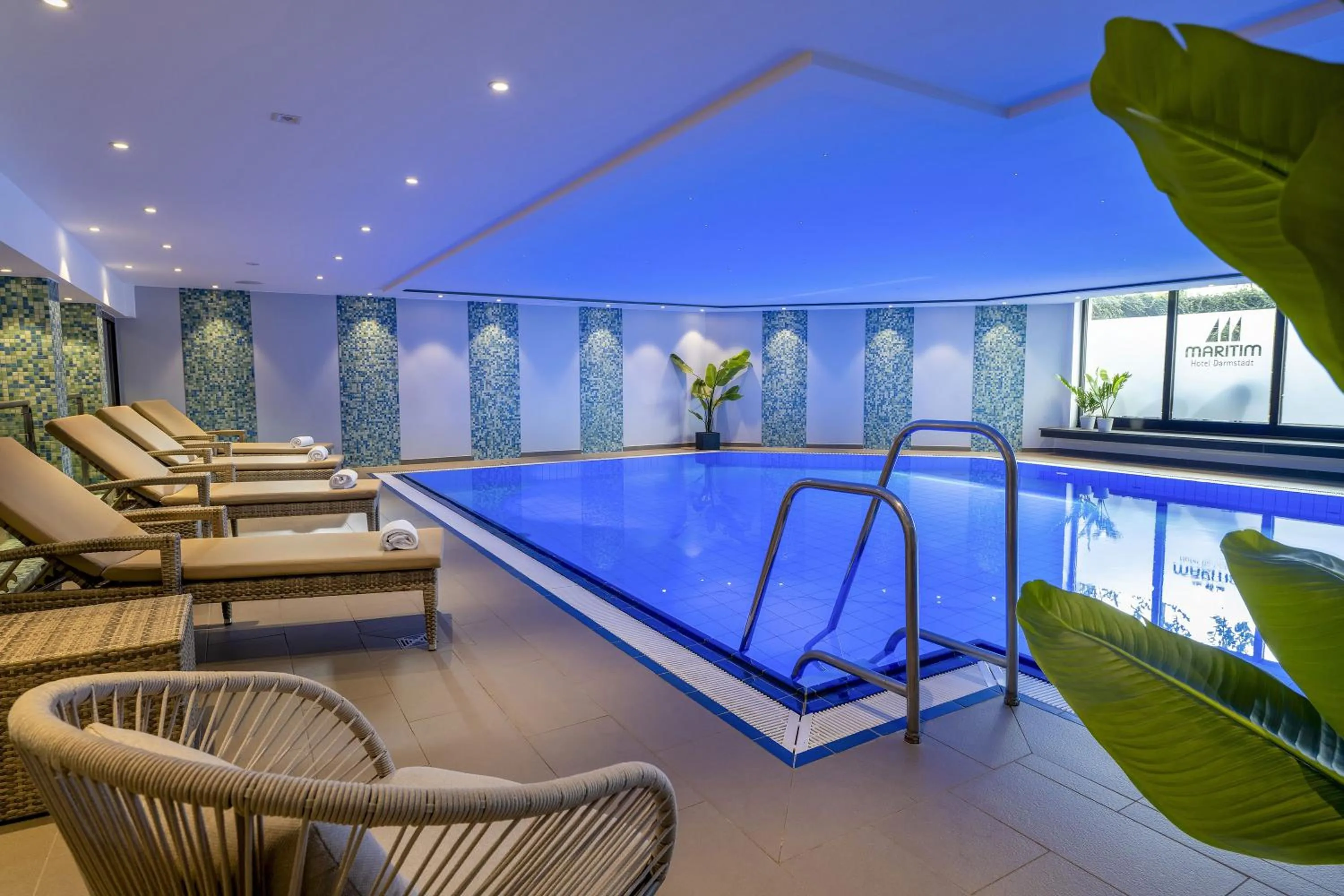Swimming pool in Maritim Hotel Darmstadt