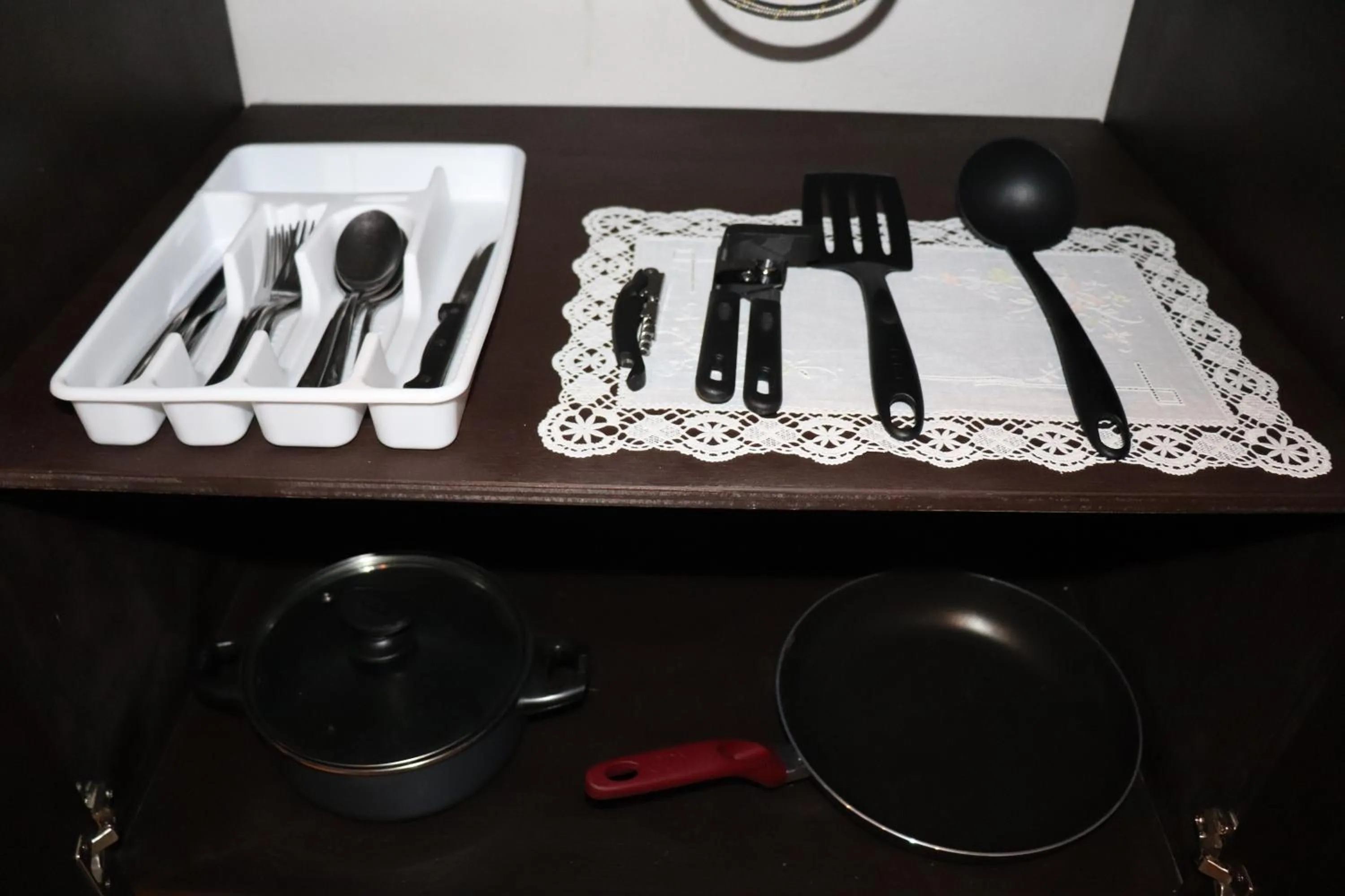 Kitchen or kitchenette in Capital O Hotel Jazuli