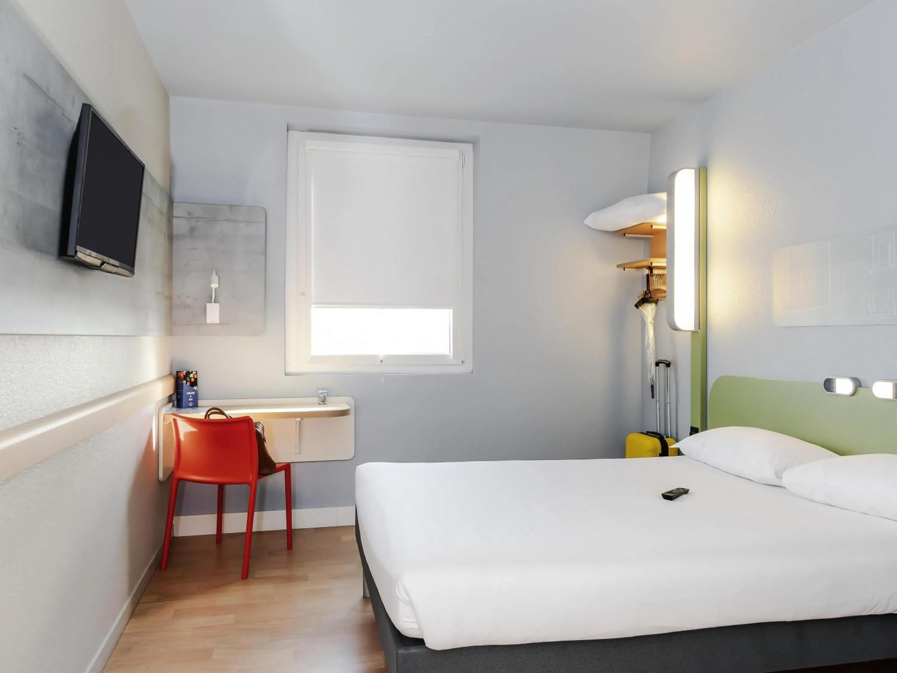 Bedroom, Bed in ibis budget Paris Porte de Vanves
