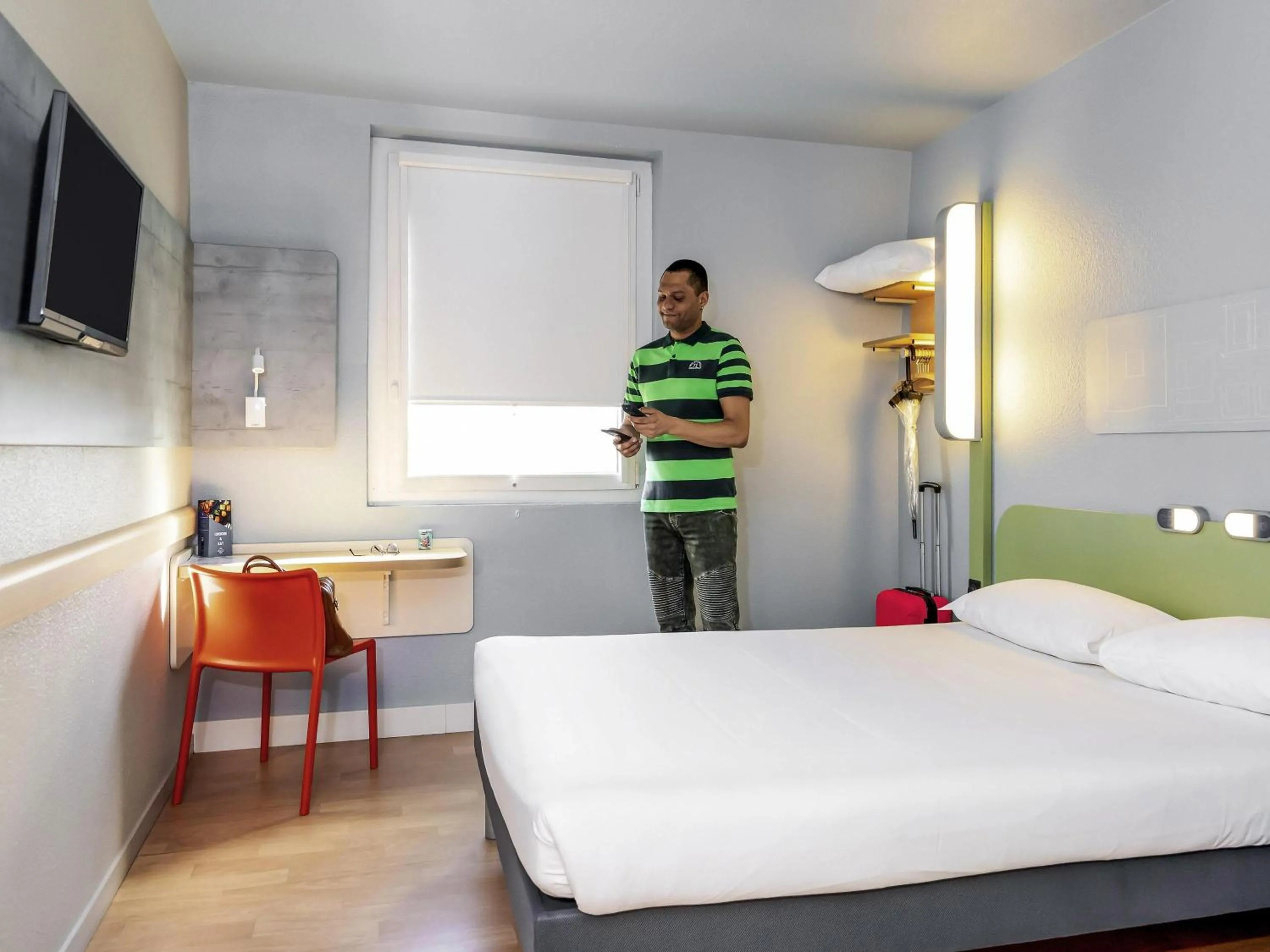 Bedroom, Bed in ibis budget Paris Porte de Vanves