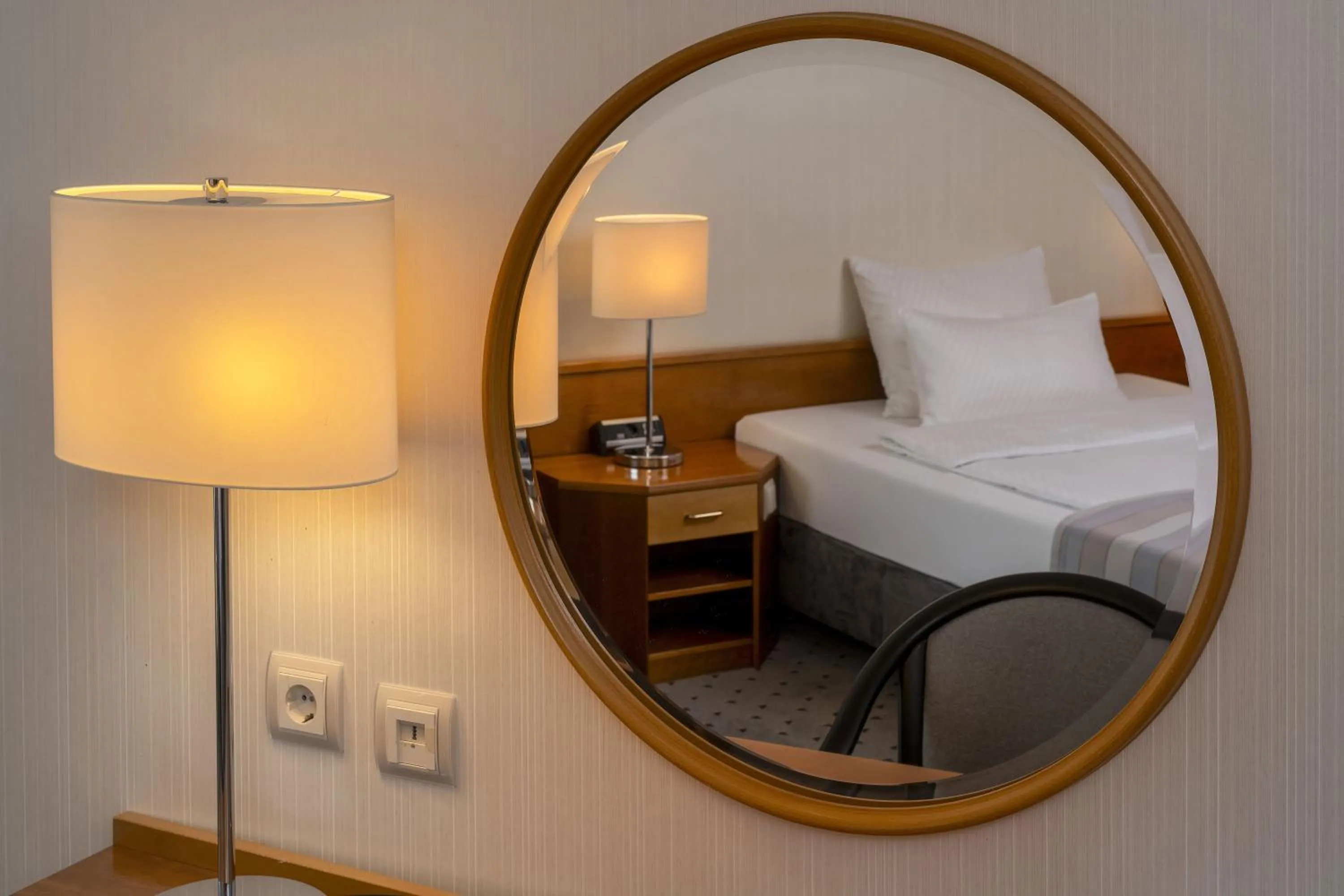 Photo of the whole room, Bed in Maritim Airport Hotel Hannover