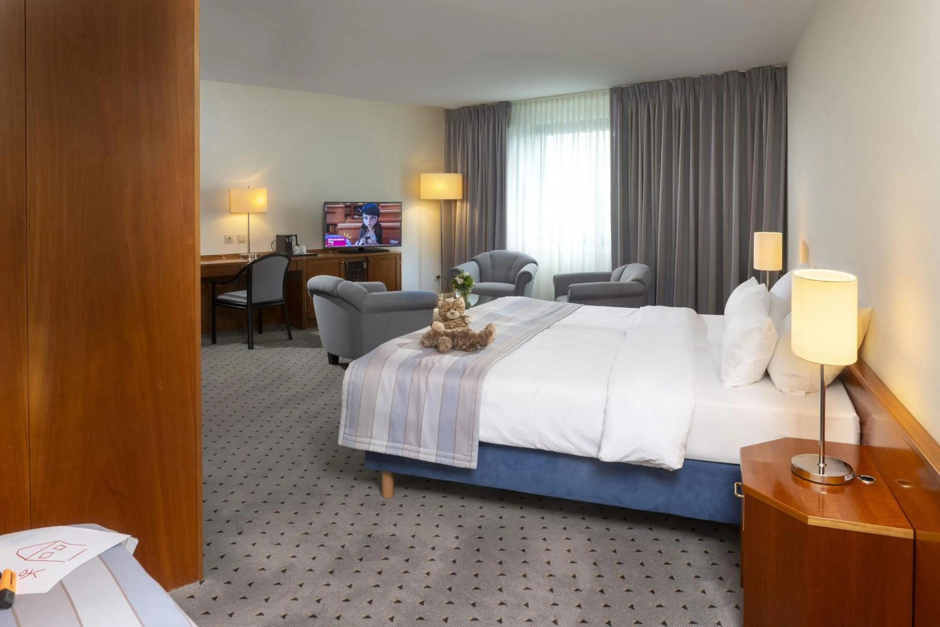 Photo of the whole room, Bed in Maritim Airport Hotel Hannover