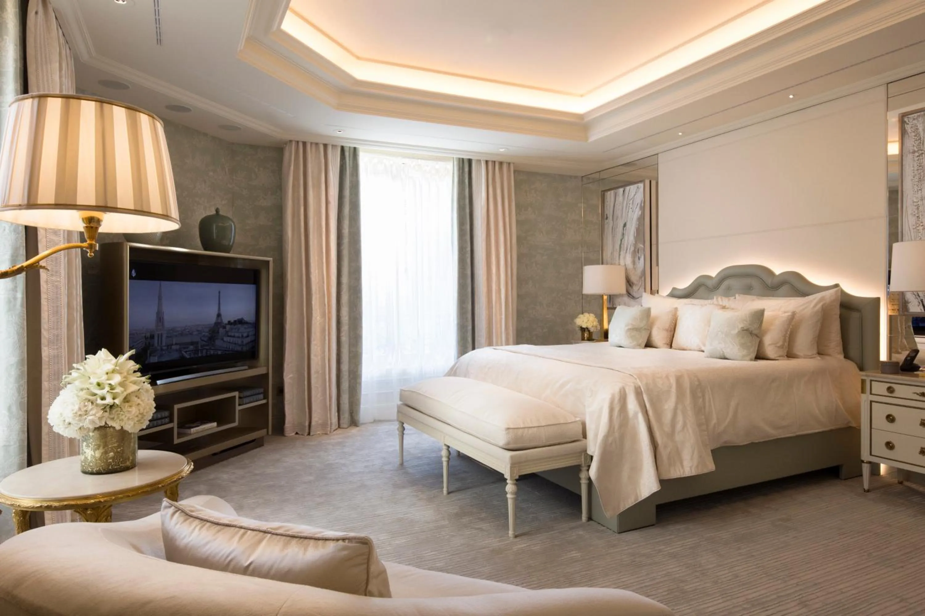 TV and multimedia, Bed in Four Seasons Hotel George V Paris