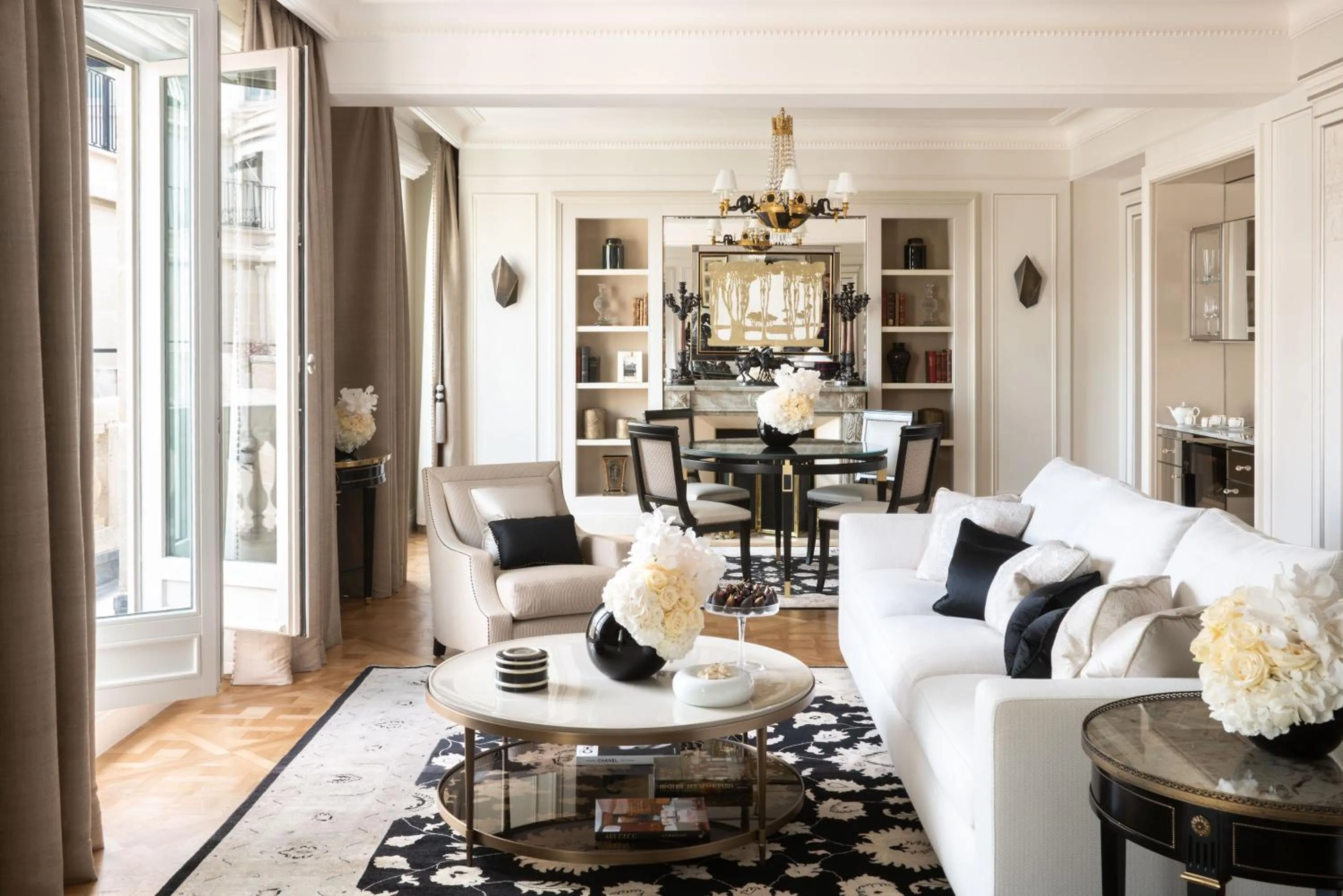 Living room in Four Seasons Hotel George V Paris