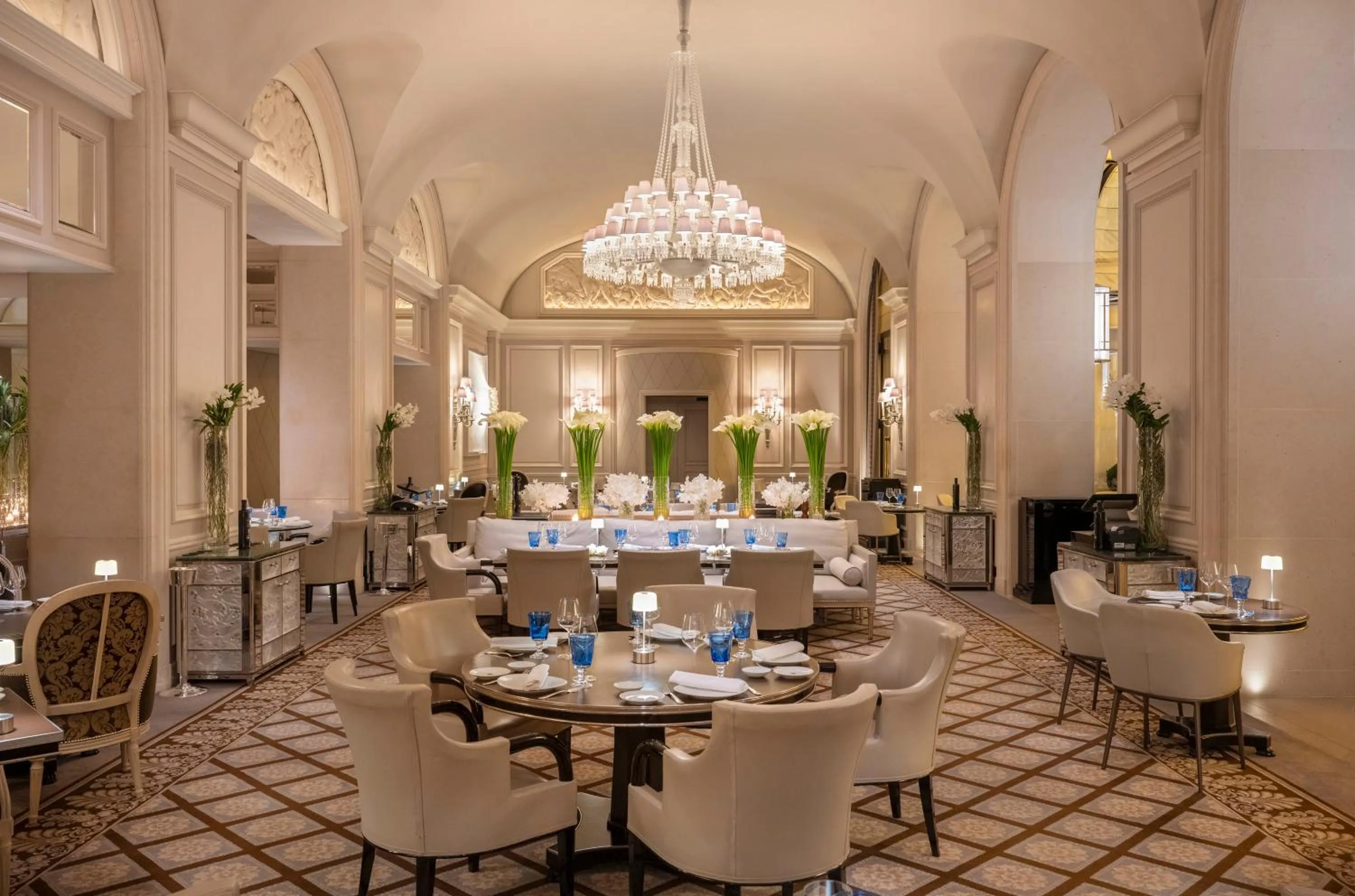 Restaurant/places to eat in Four Seasons Hotel George V Paris