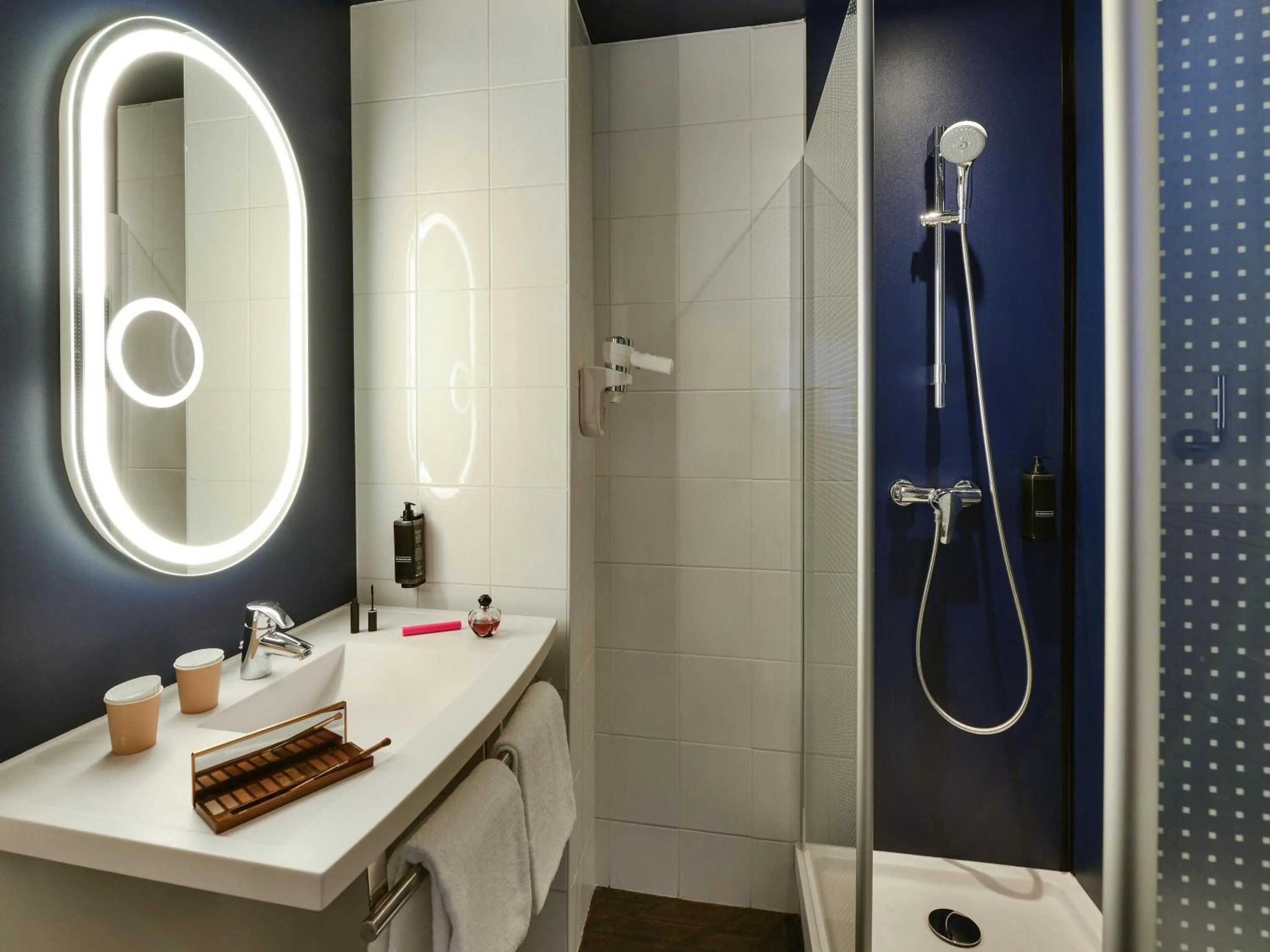 Bedroom in ibis Paris Gare De L Est 10ème