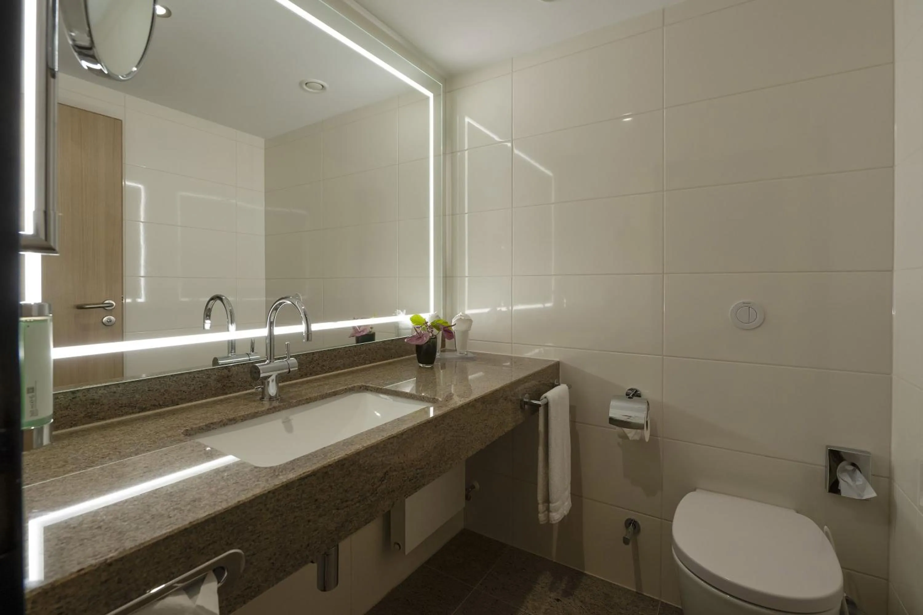 Bathroom in Maritim Hotel Würzburg