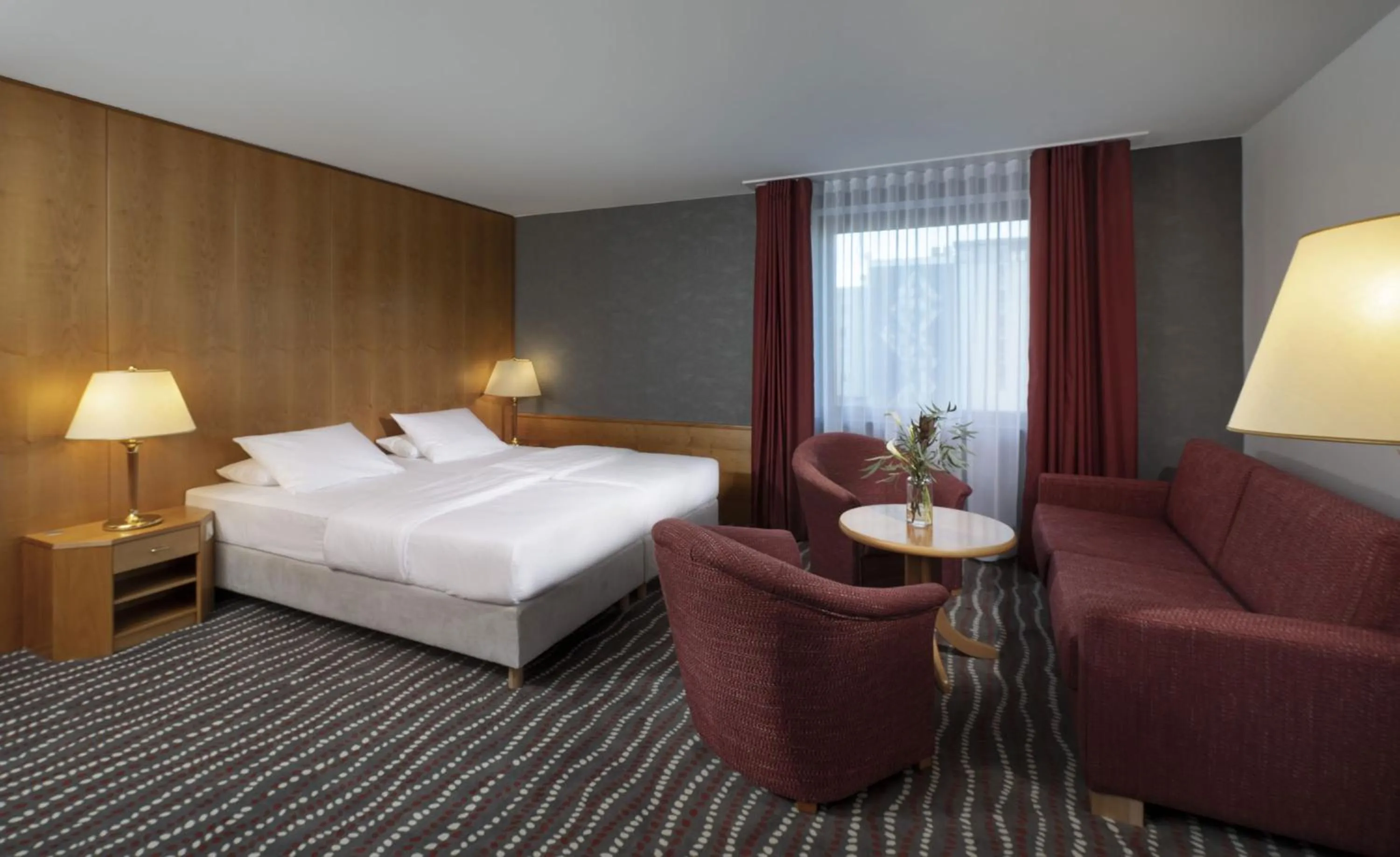 Bedroom, Bed in Maritim Hotel Magdeburg