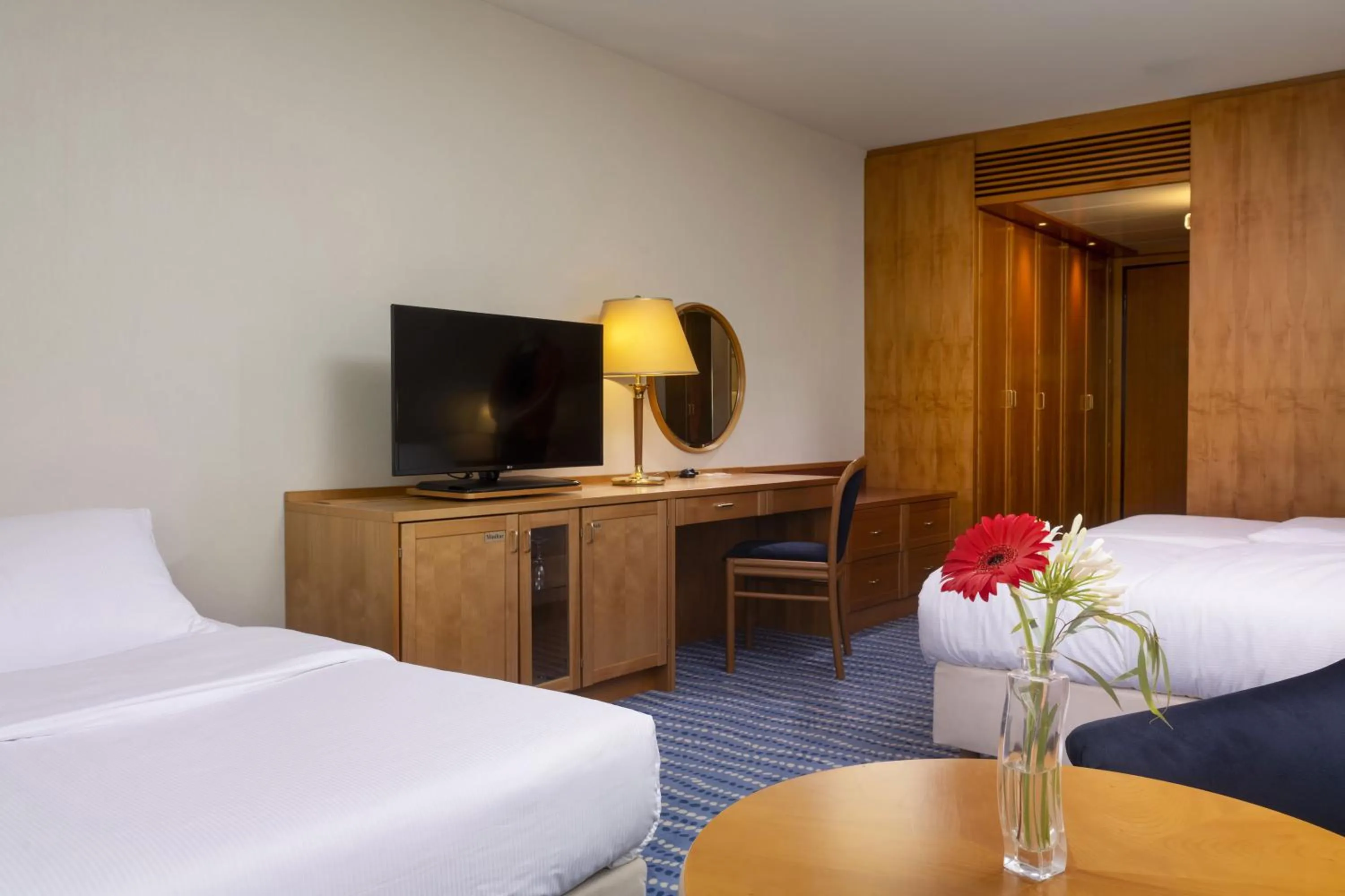 Photo of the whole room, Bed in Maritim Hotel Magdeburg