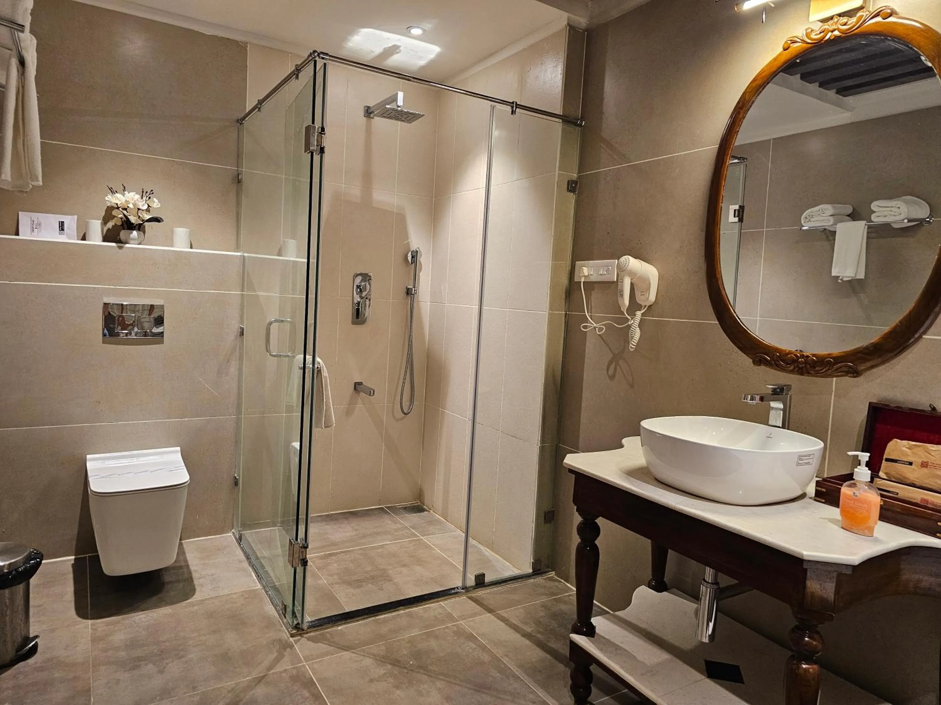 The creek boutique resort & spa