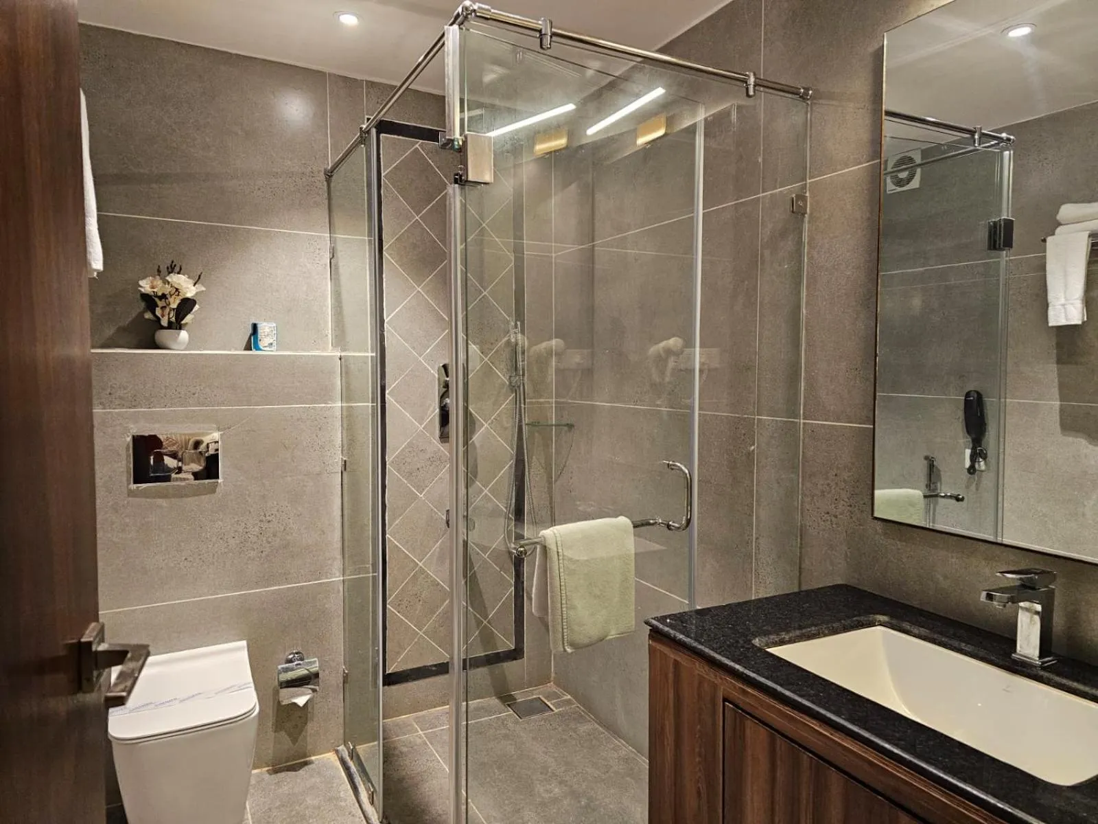 The creek boutique resort & spa