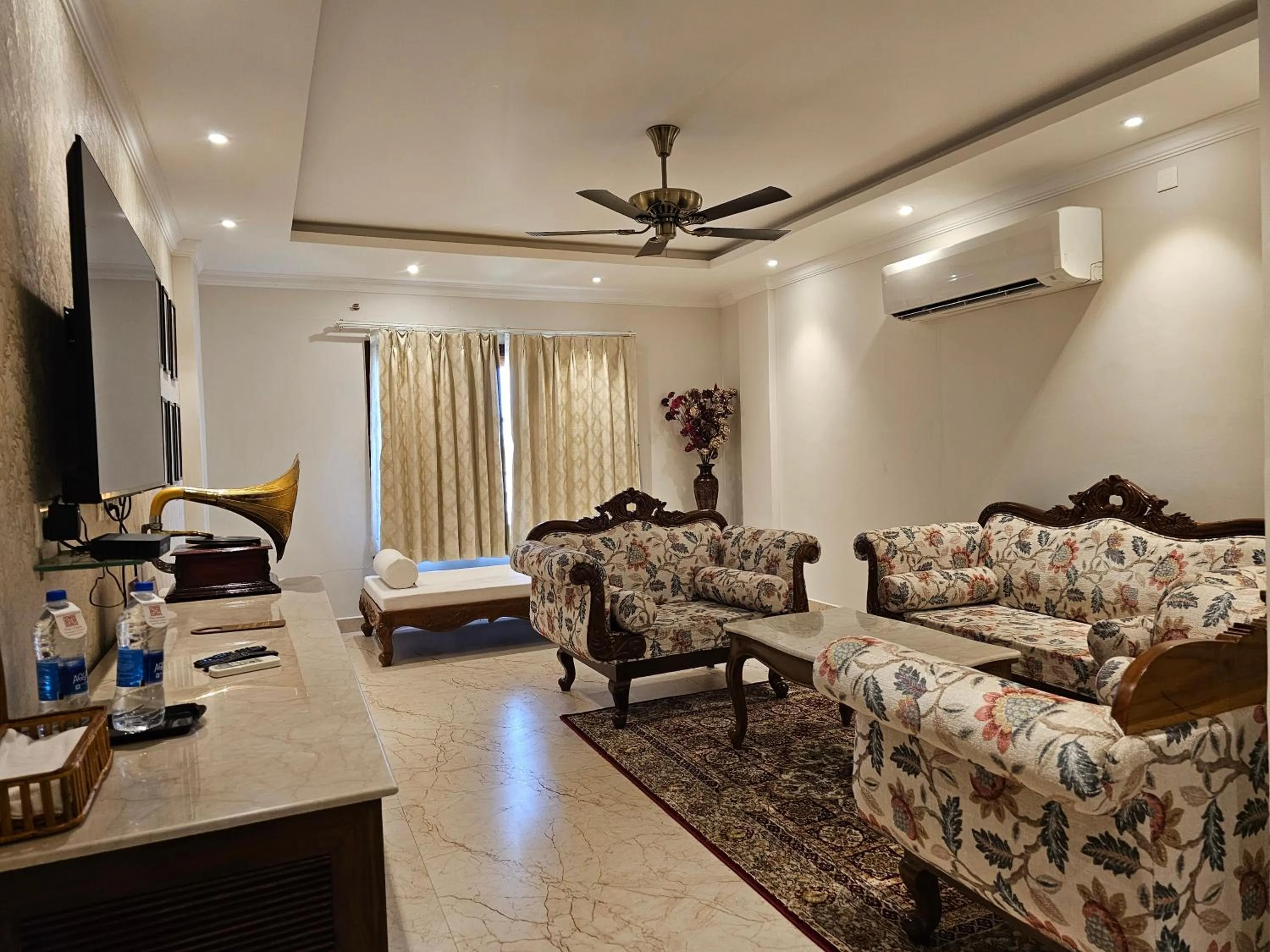 The creek boutique resort & spa