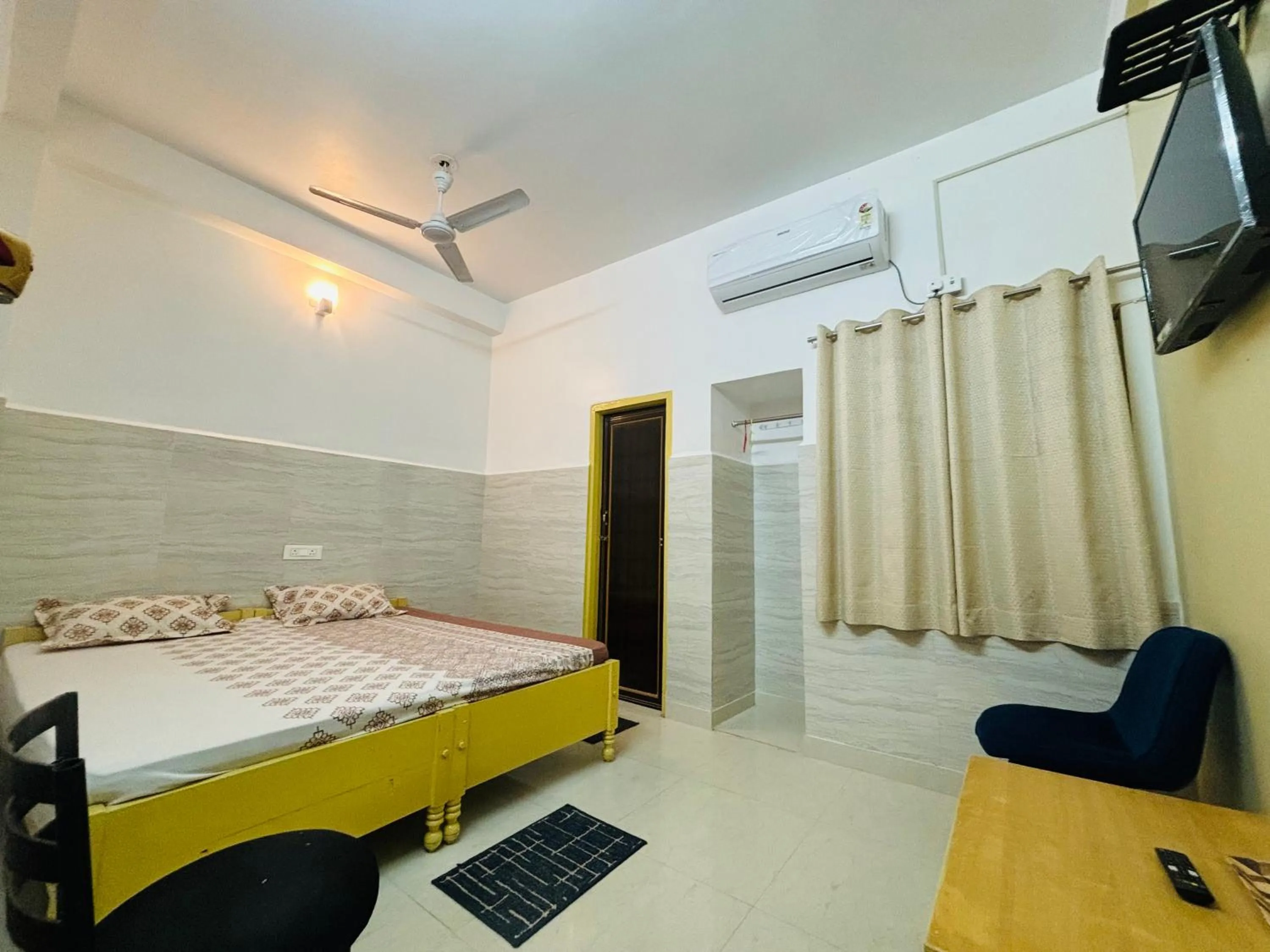 Photo of the whole room, Bed in Bimala Hotel