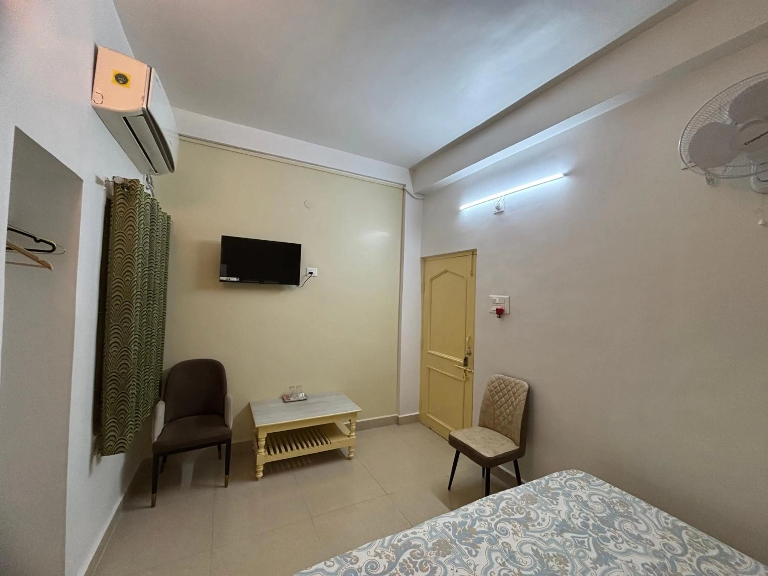 Evening entertainment, Bed in Bimala Hotel