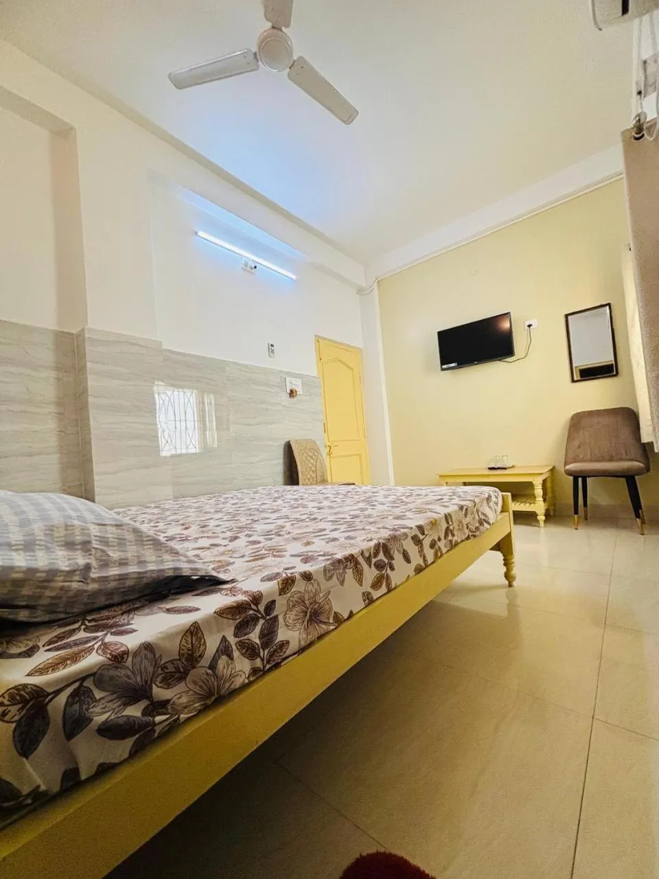 Photo of the whole room, Bed in Bimala Hotel