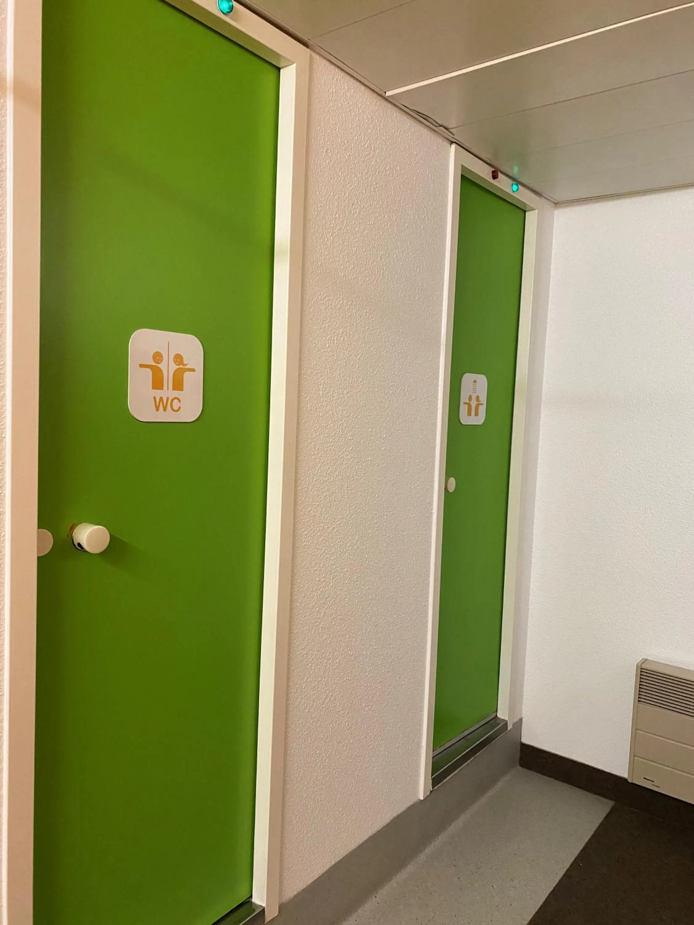 Bathroom in Hôtel F1 Verdun