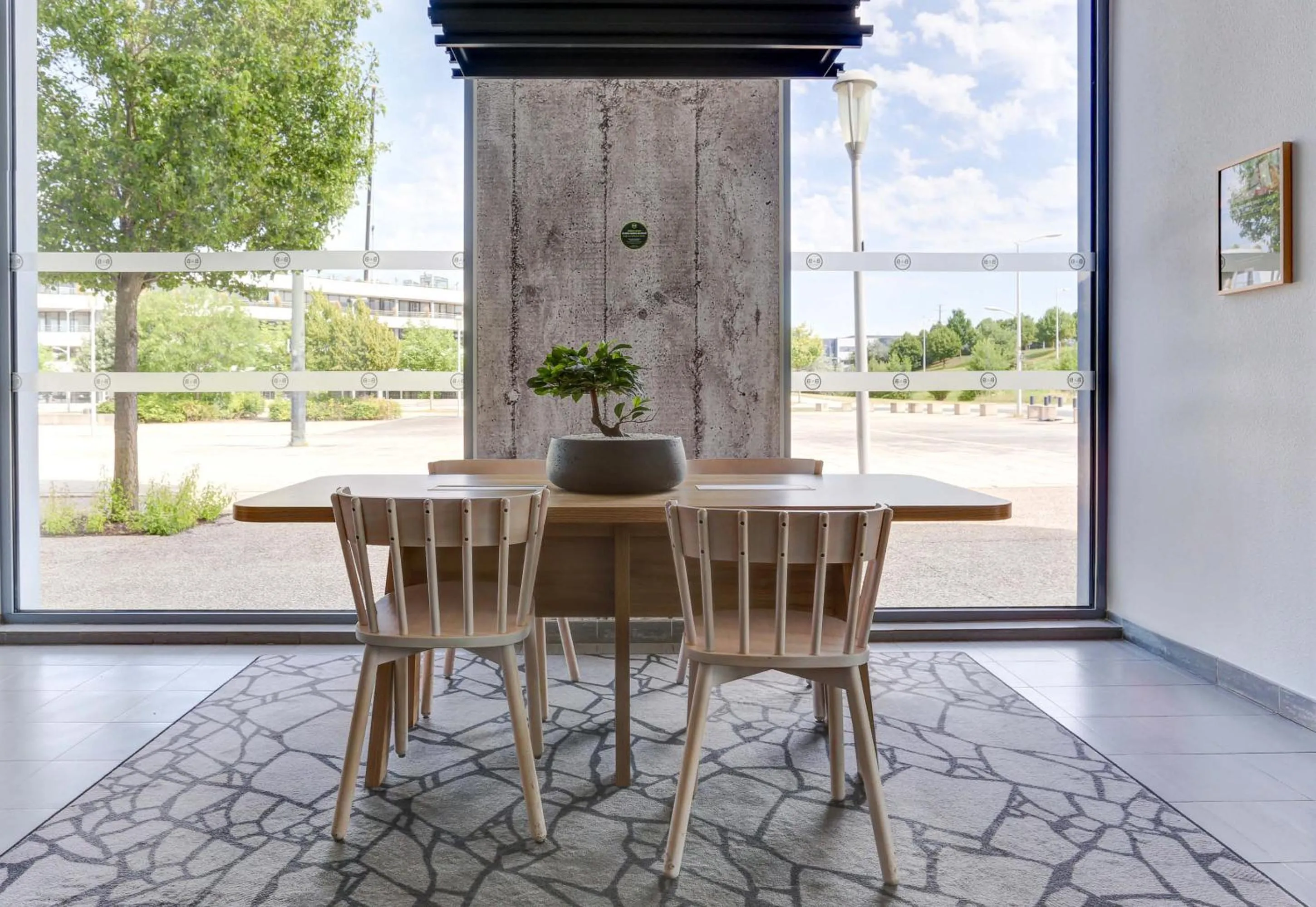 Lobby or reception in B&B HOTEL Reims Bezannes