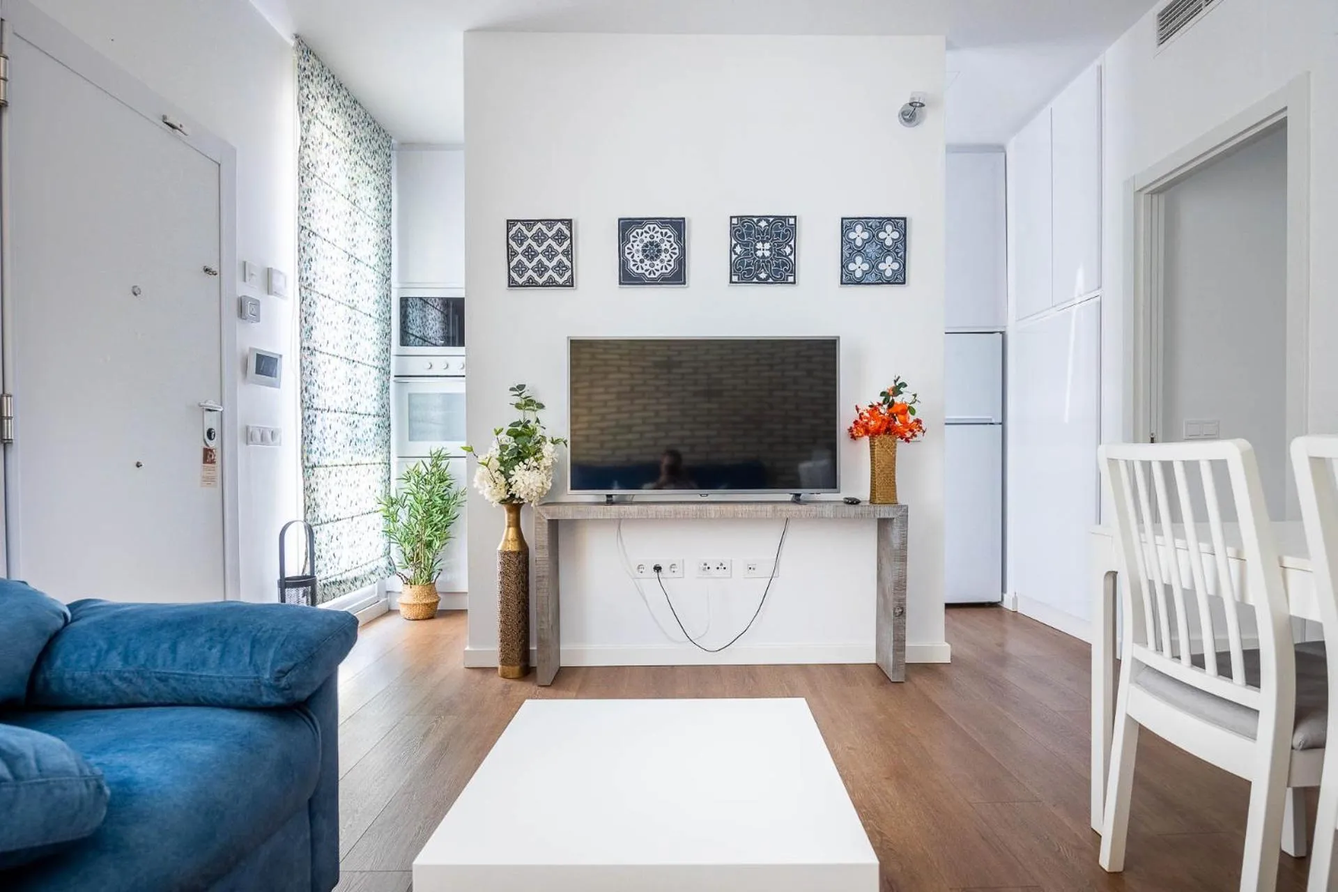 Communal lounge/ TV room in Apartamentos Poemas & Rimas de Bécquer